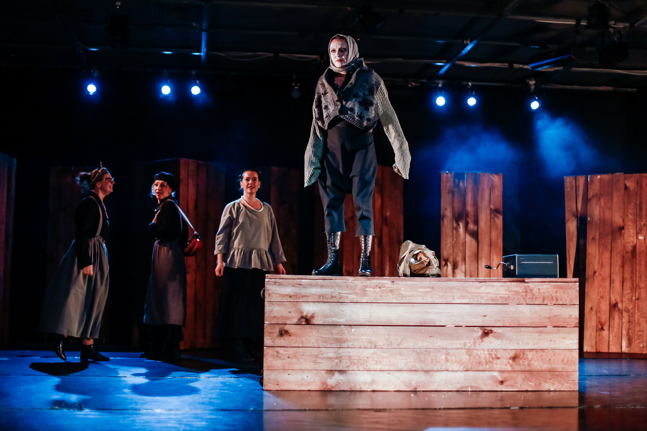 «Марьино поле». Молодежный театр Алтая. Режиссёр Ирина Астафьева. Фоторепортаж. Театральная фотосъёмка