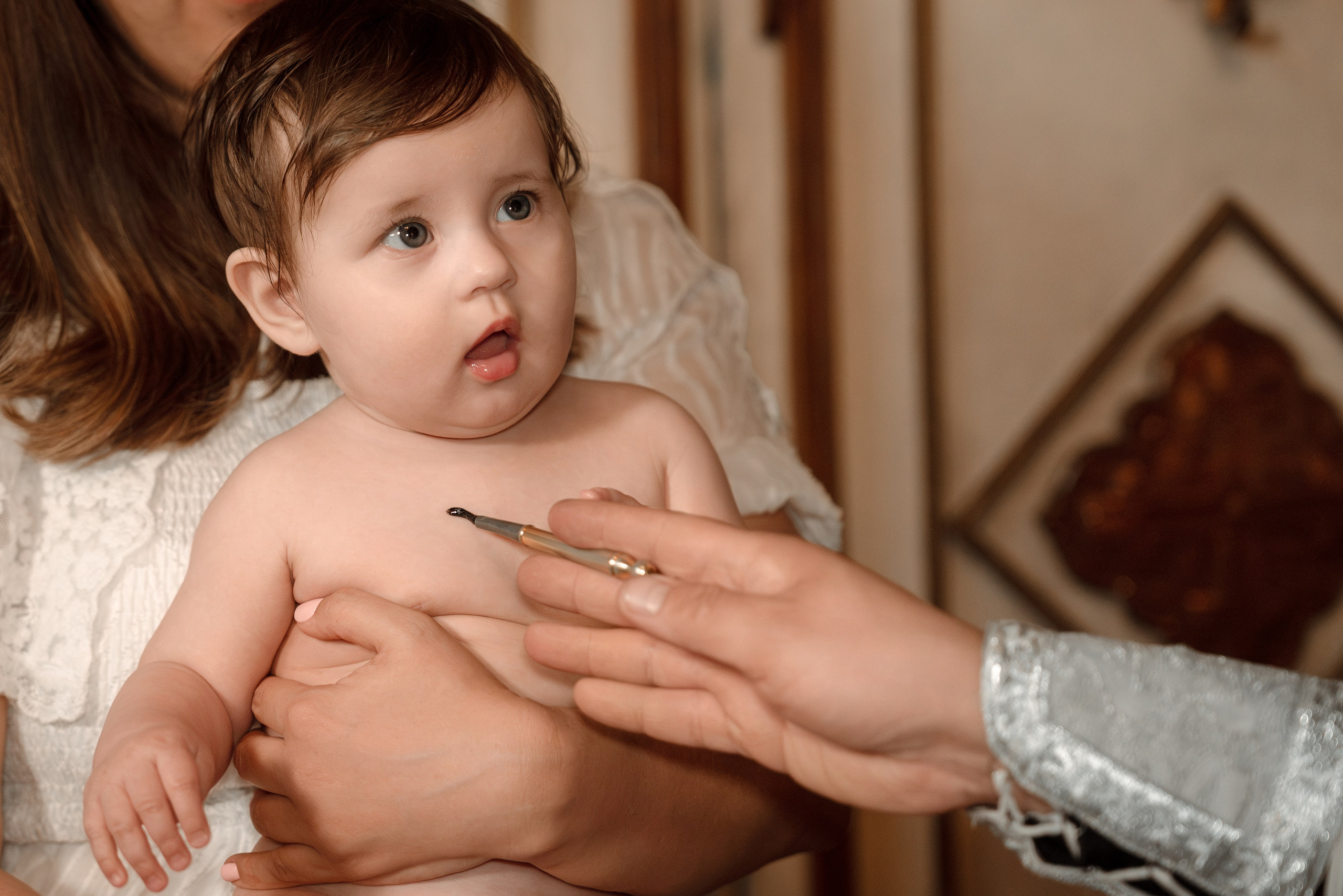 Крещение Вареньки в Храме Воскресения Словущего в Даниловской Слободе. Фото- и видеосъёмка крещения и венчания. Фотограф на крещение Москва