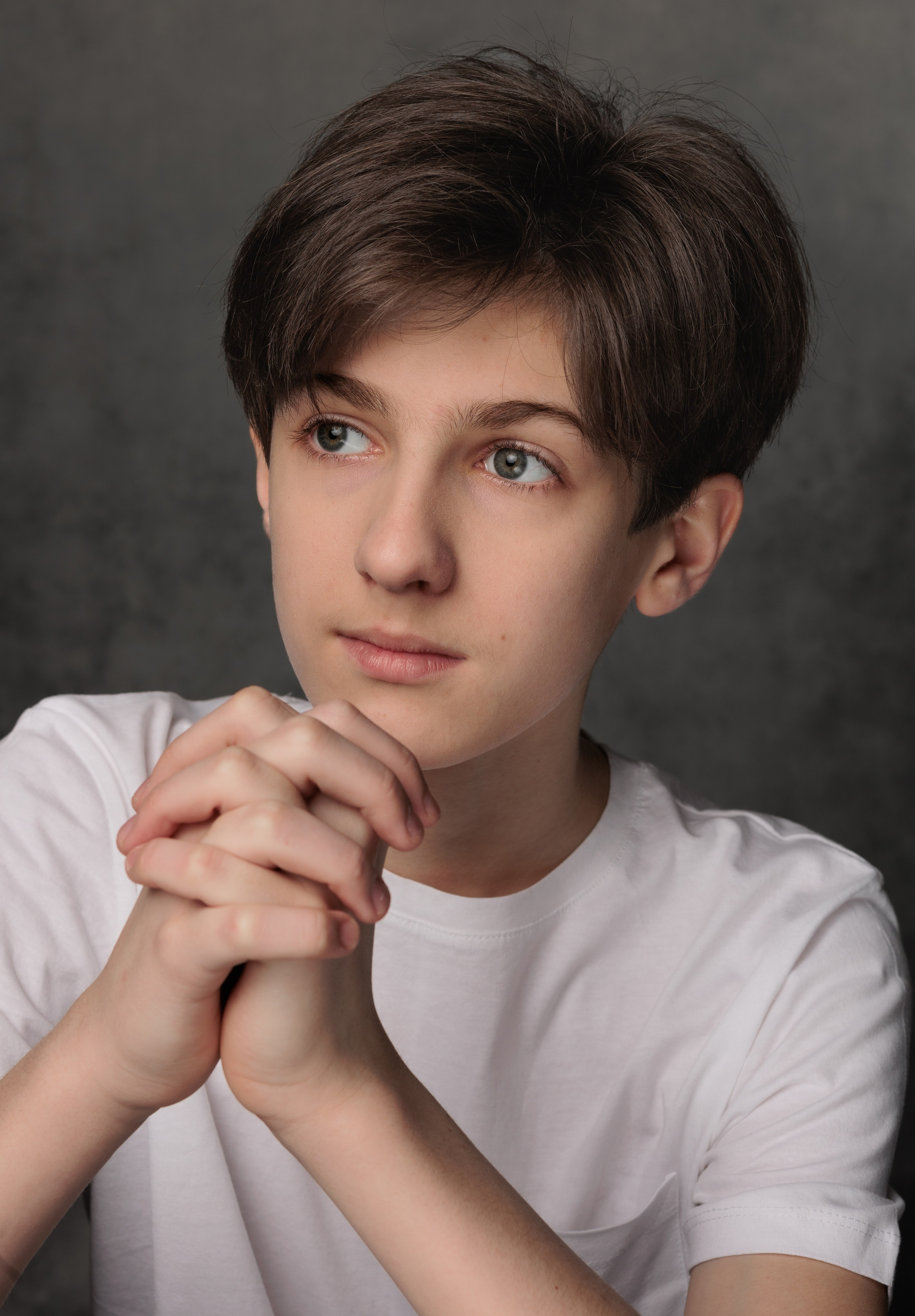 АРТЕМ. Я фотограф из Москвы к Вашим услугам