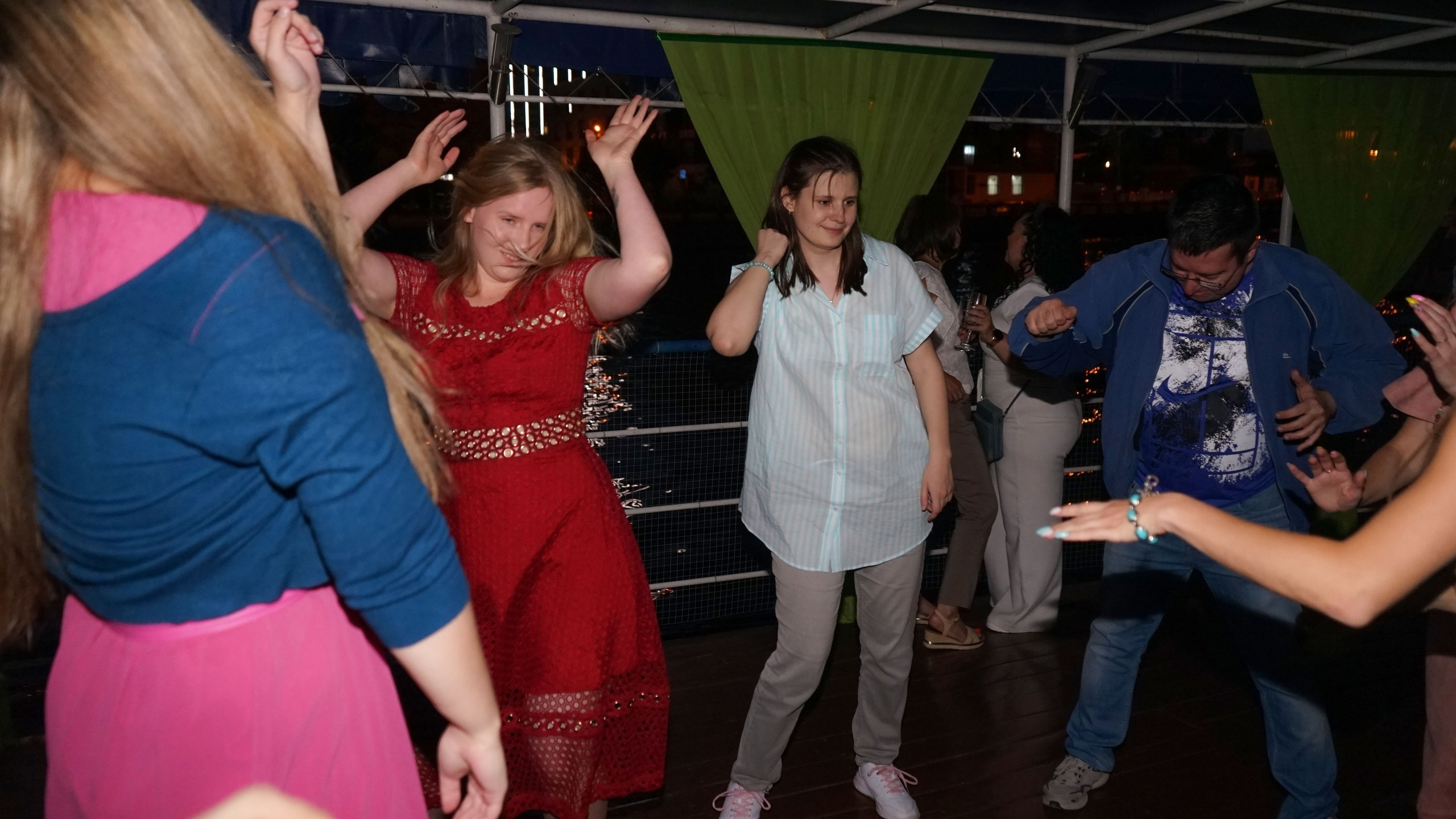 Танцы на воде | 24.07.21. Галерея Фантим