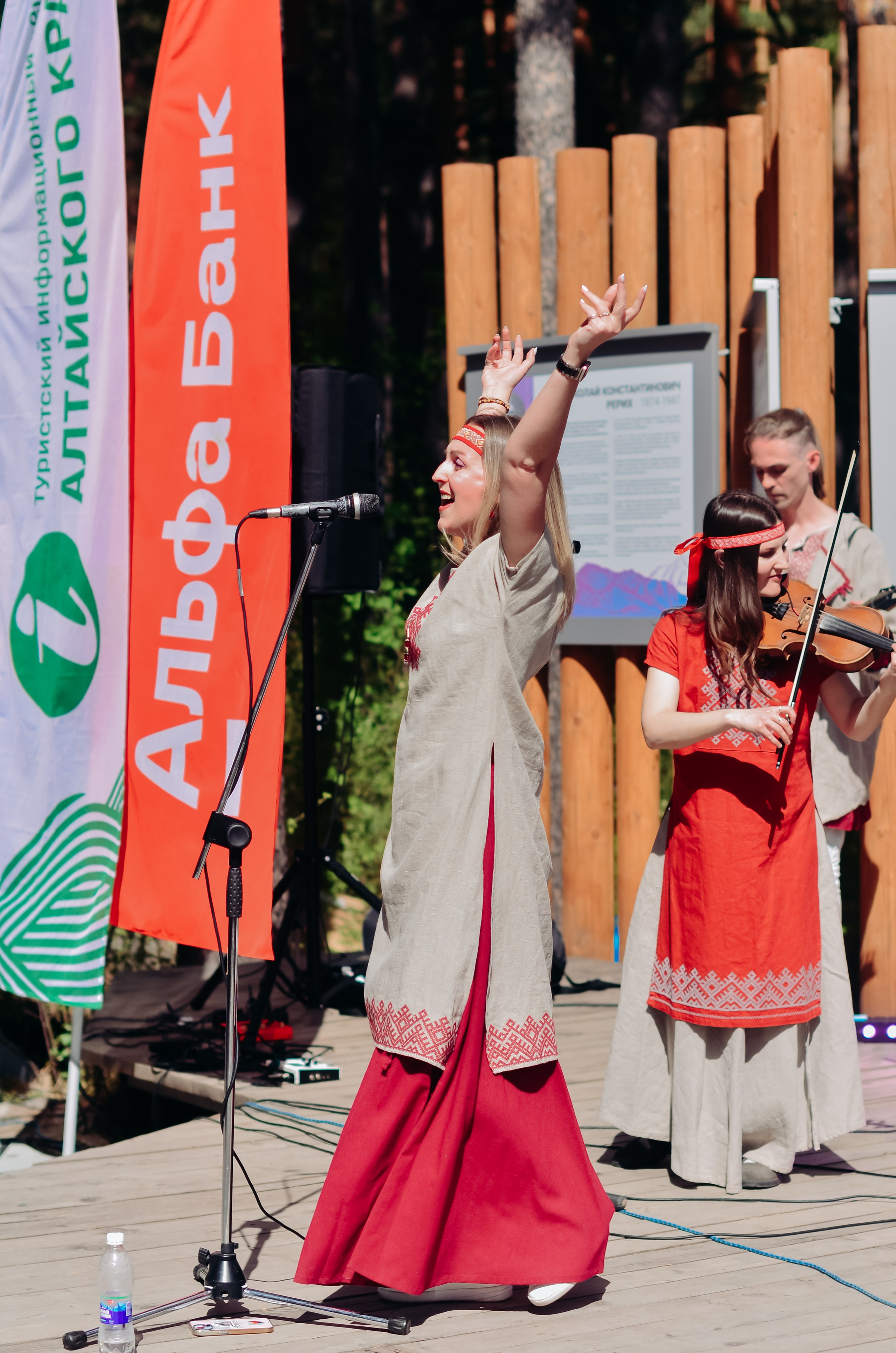 Фестиваль «Цветение Маральника на Алтае 2025». Фоторепортаж. Денисова Аля — фотограф для парных съемок и индивидуальных историй в Барнауле