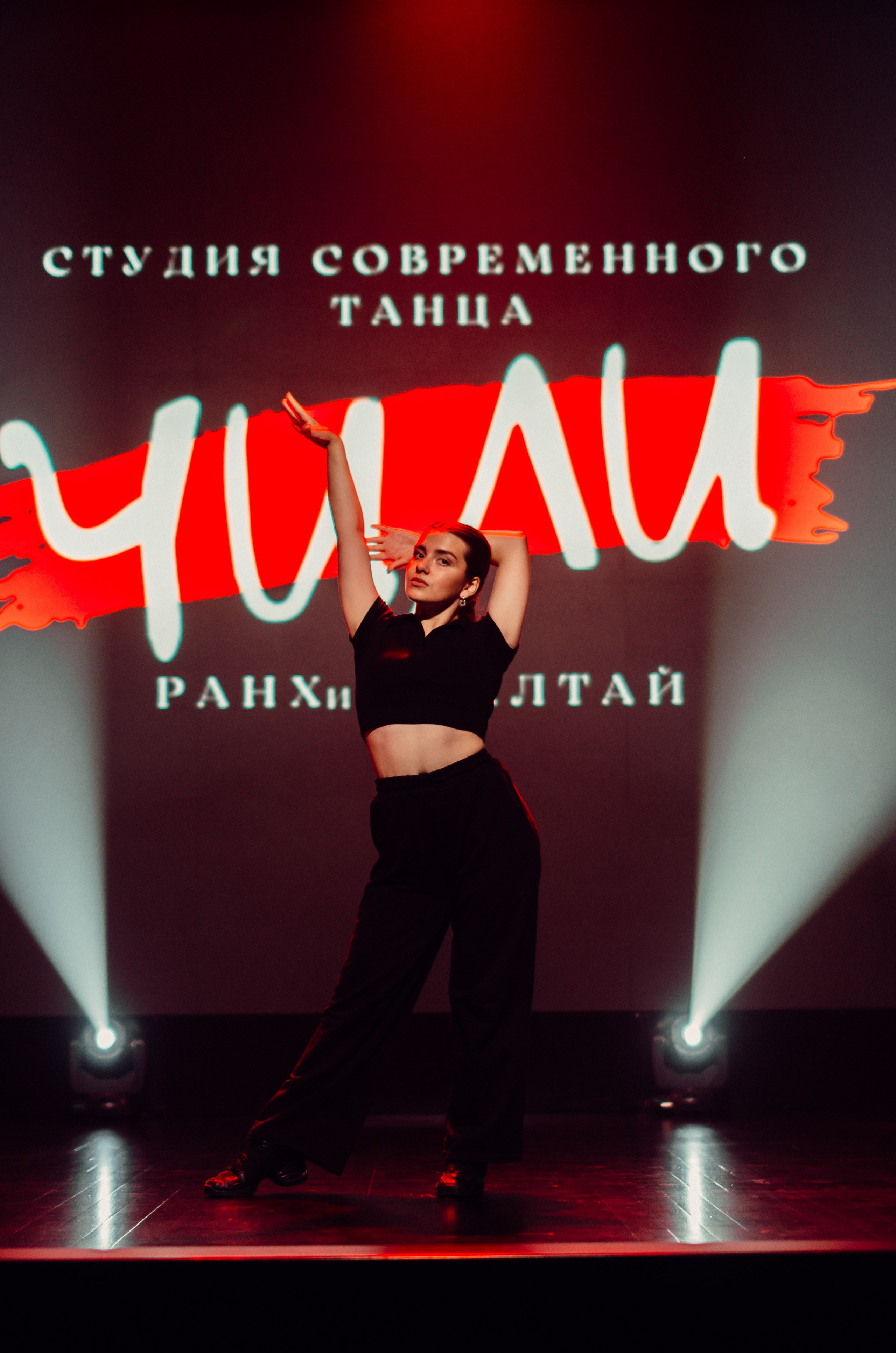 Групповая фотосъемка танцевального коллектива. Денисова Аля — фотограф для парных съемок и индивидуальных историй в Барнауле