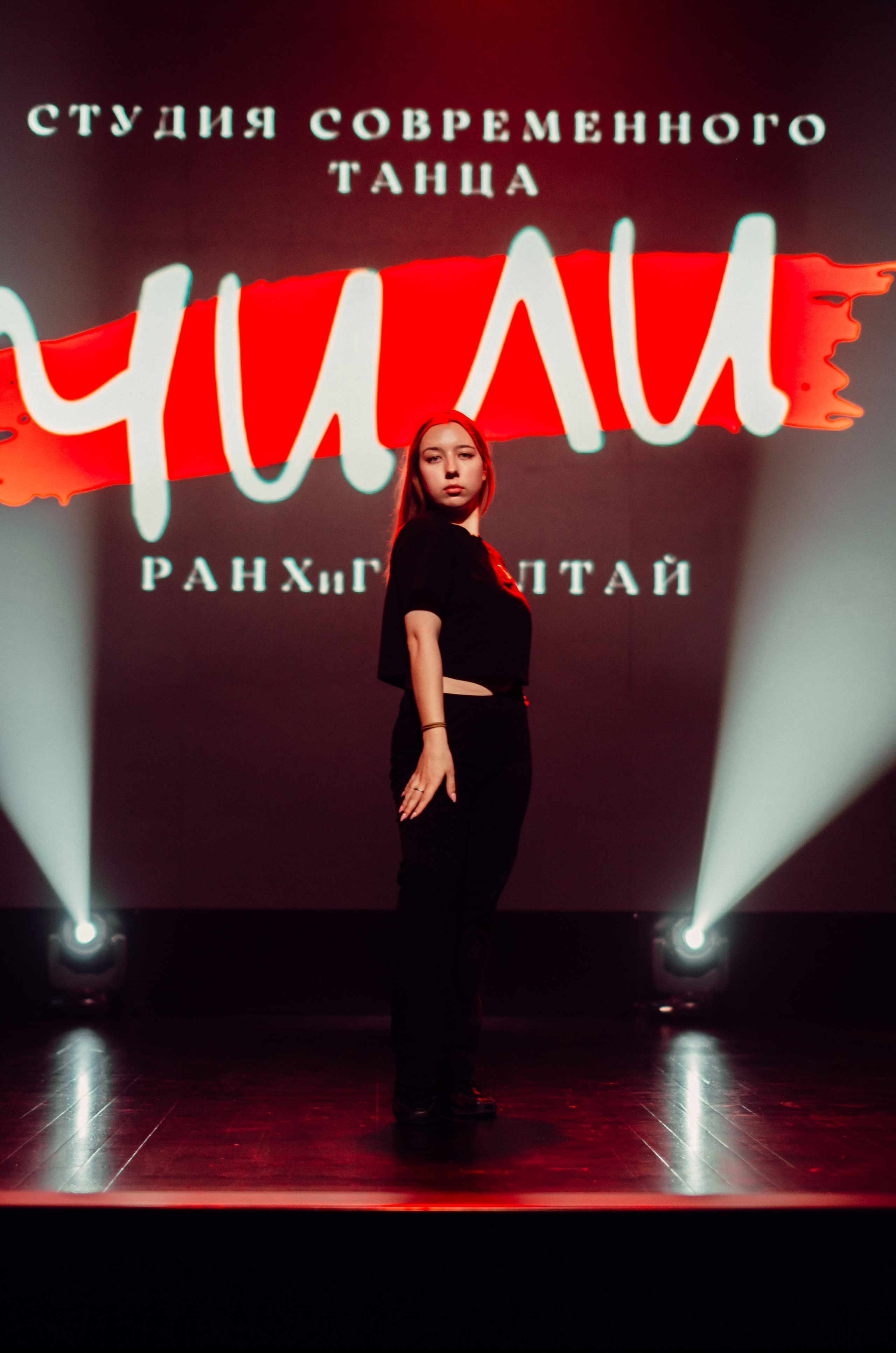 Групповая фотосъемка танцевального коллектива. Денисова Аля — фотограф для парных съемок и индивидуальных историй в Барнауле