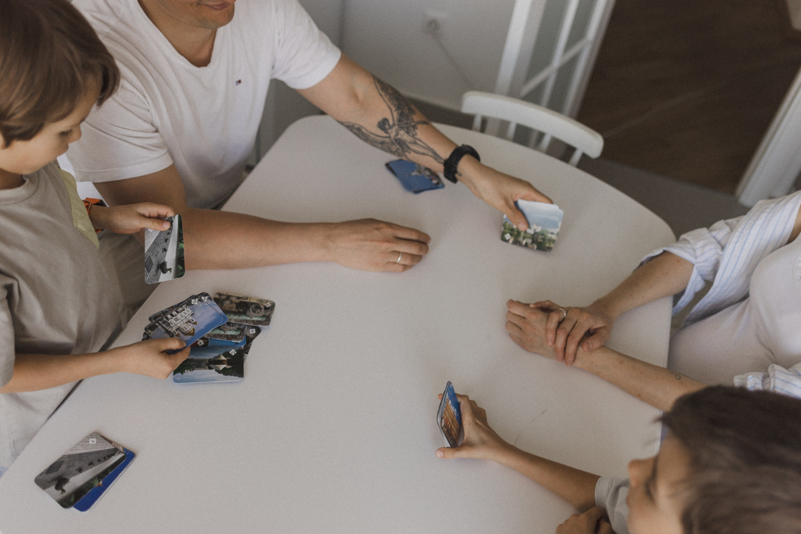 Катя, Паша, Валера и Родион ждут братика. Семейный фотограф в Москве