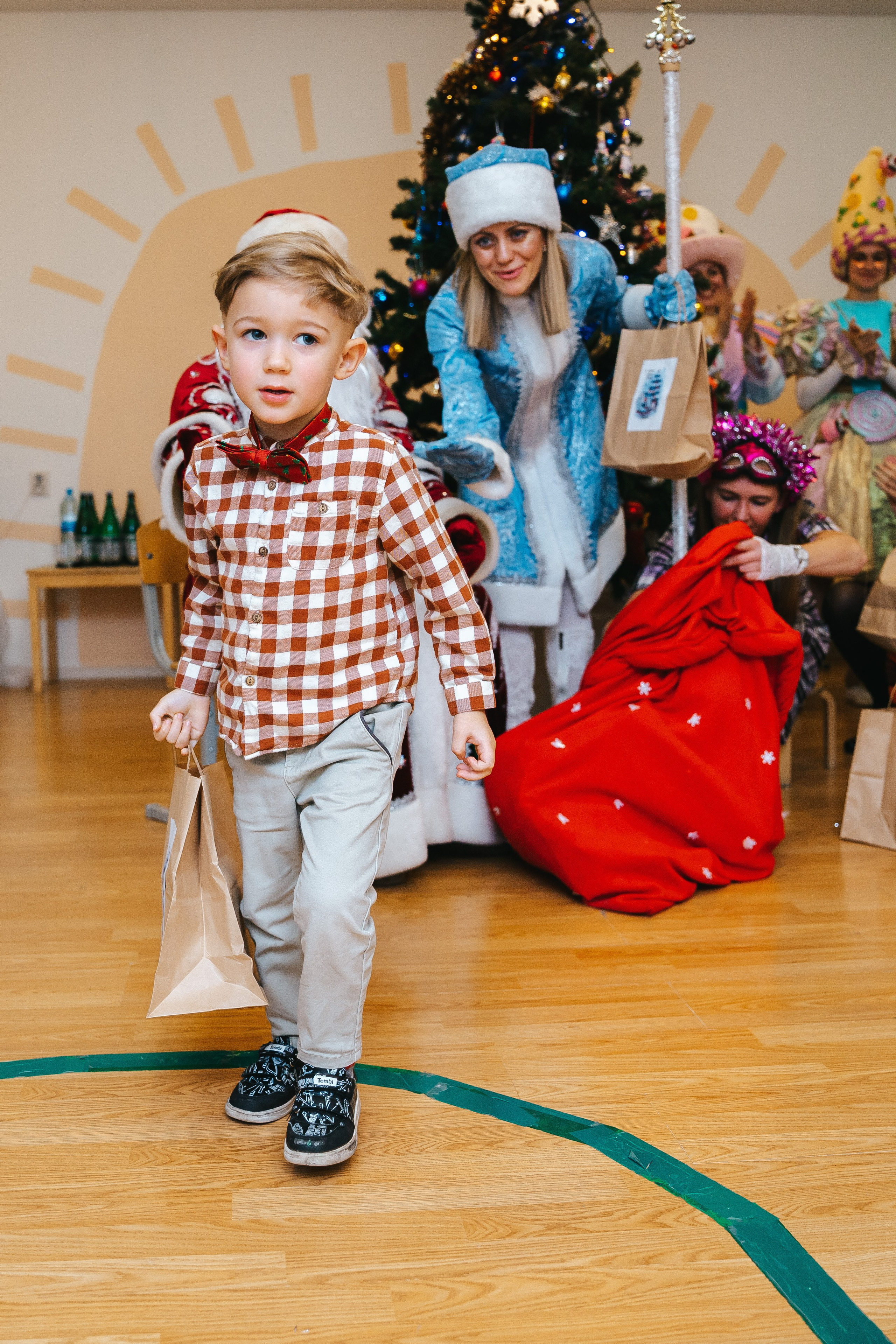 Новогодний утренник в Монтессори-садике. Семейный lifestyle фотограф в Санкт-Петербурге Людмила Пахомова