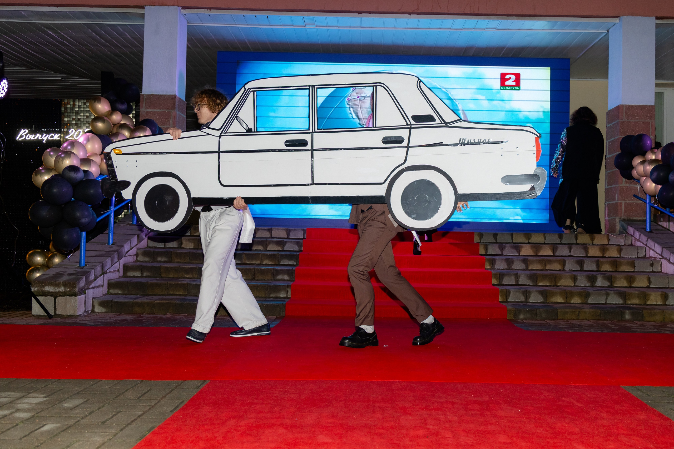 Школьный выпускной 2025 год в Минске, Беларуси. Свадебный фотограф в Минске/Беларуси Сергей Спиридонов