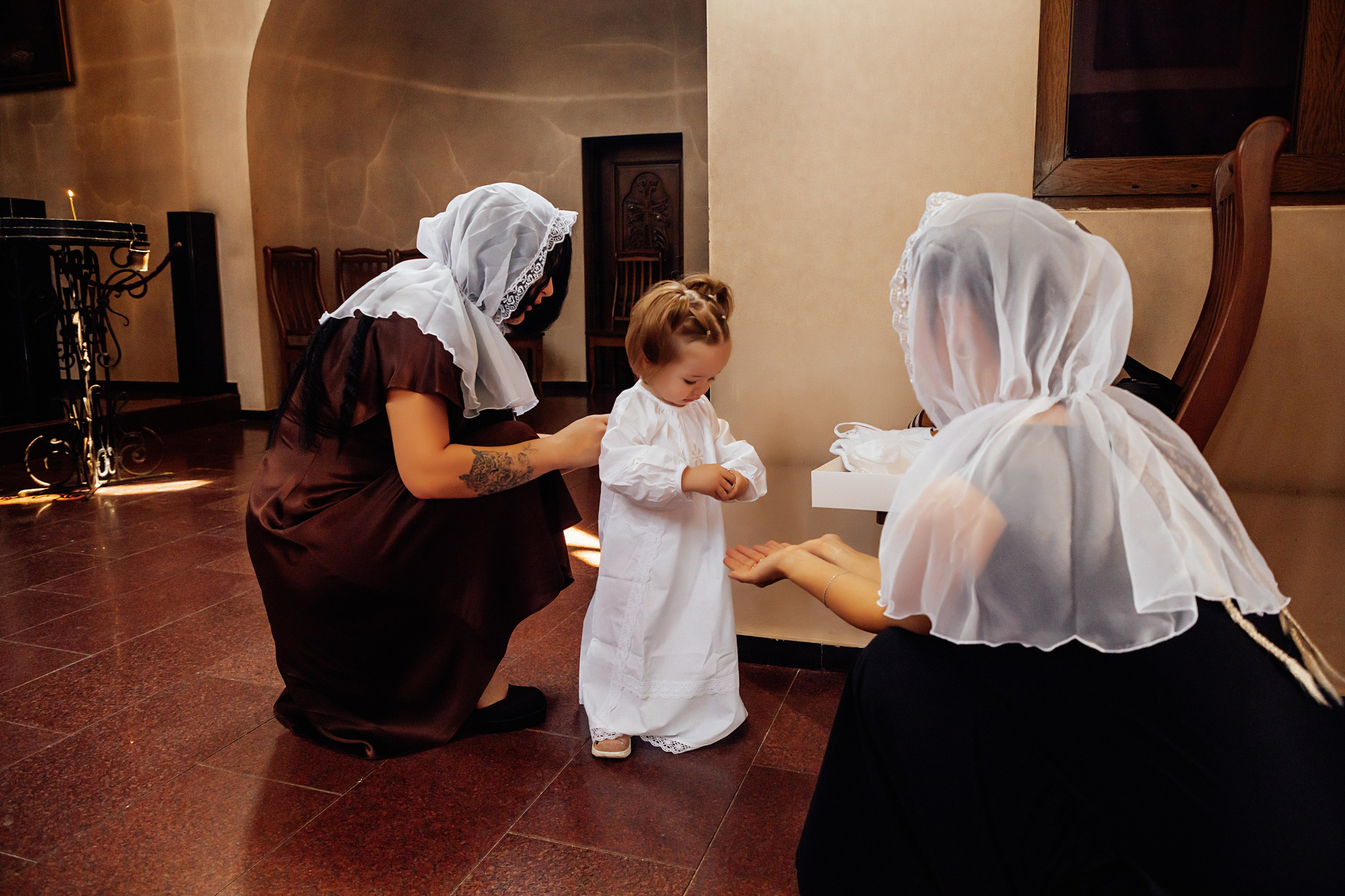 Крещение. Армянская церковь. Свадебный и семейный фотограф/видеограф в Краснодаре Наталья Осинская