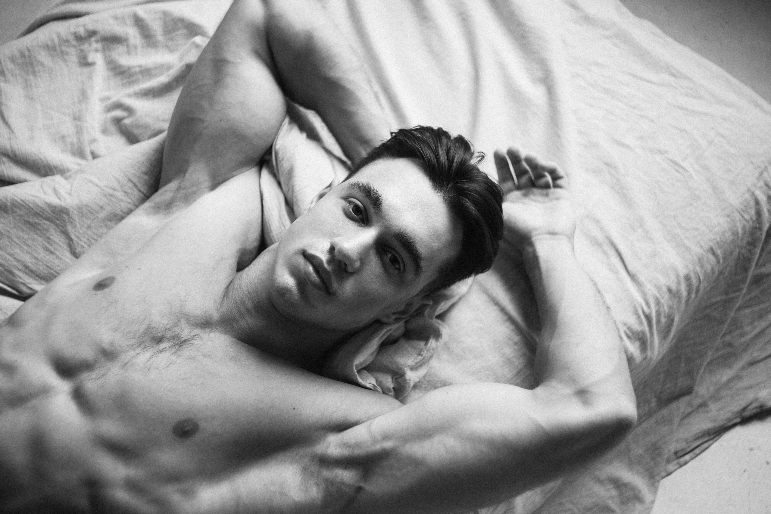 Мужской студийный портрет. Фотограф Лазарина Кучменова