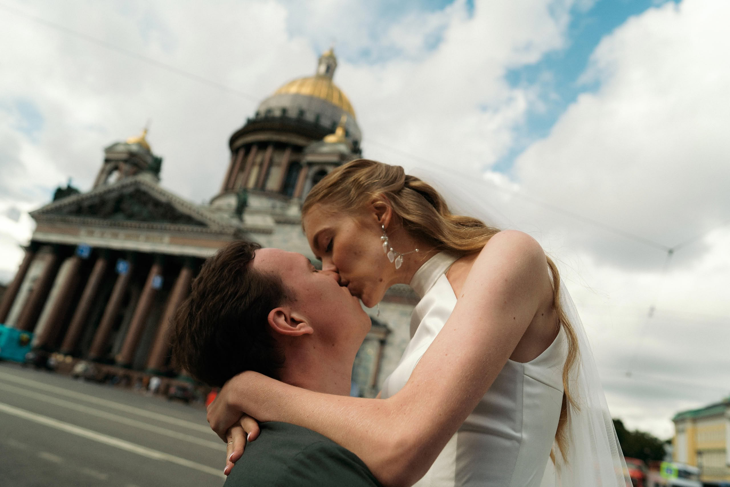 Арина и Илья — свадьба в Петербурге, цифра и плёнка. Свадебный фотограф Дмитрий Родионов — Санкт-Петербург и Ленинградская область