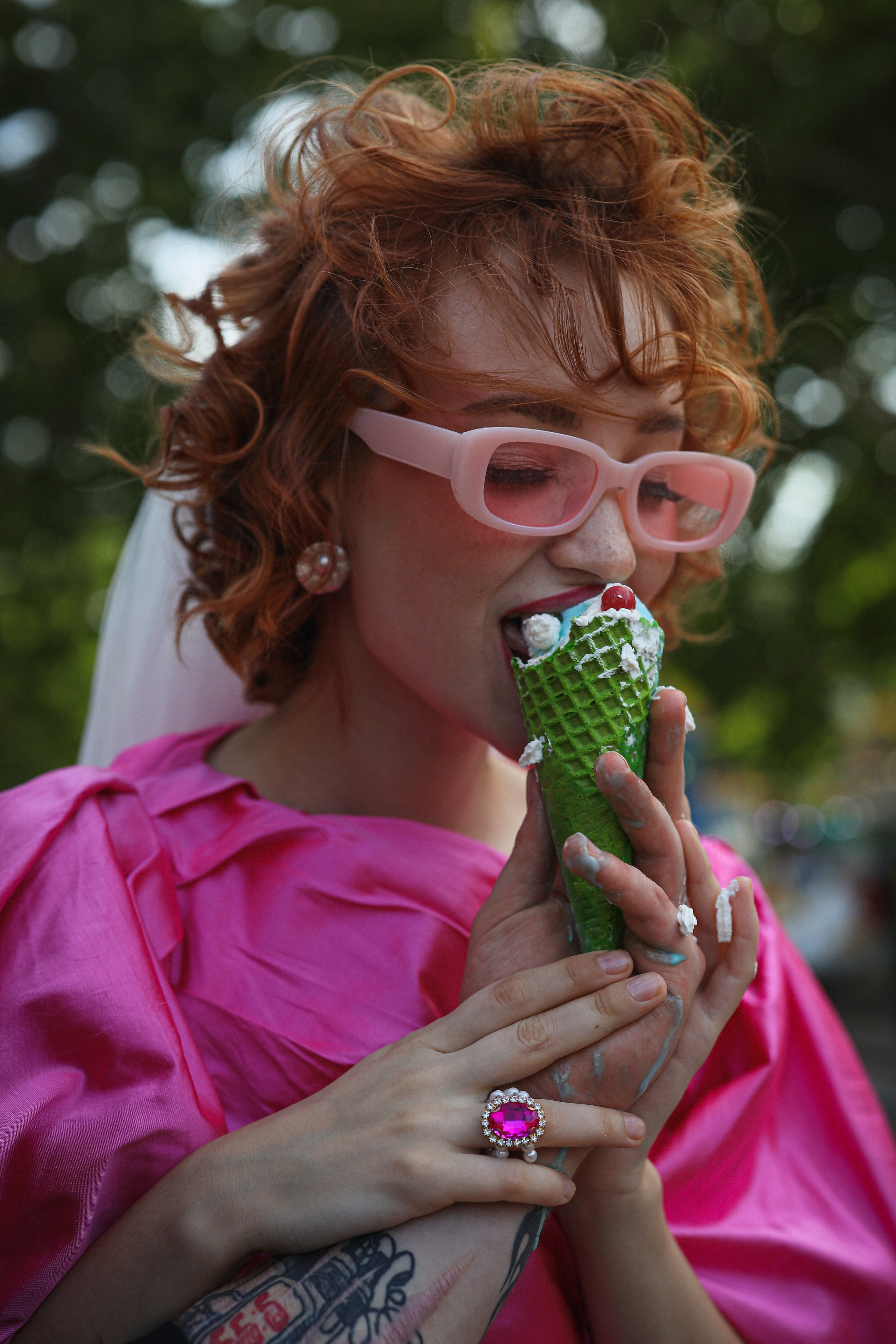 Свадебная фотосессия в парке аттракционов. Свадебный и семейный фотограф в Абхазии Жанна Соснина