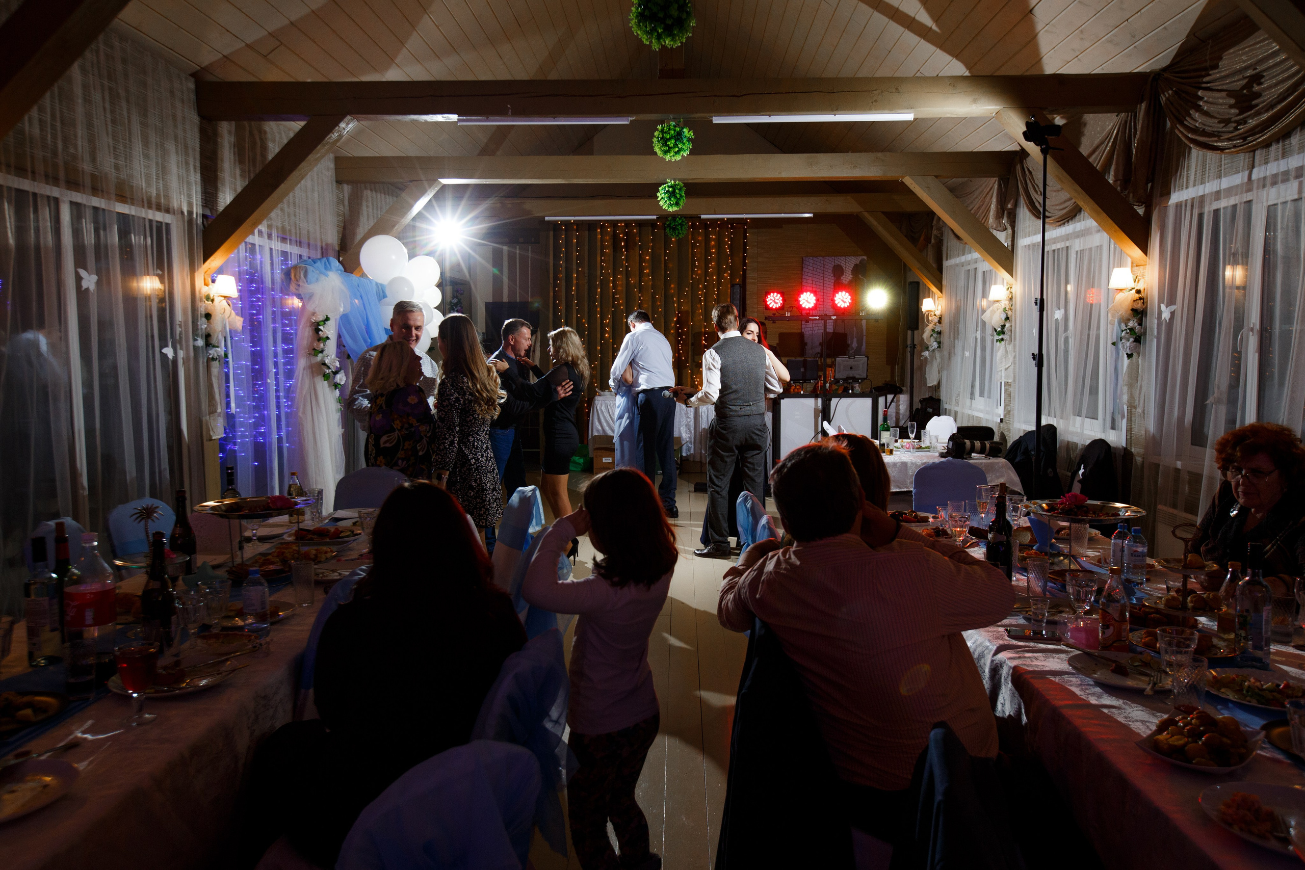 Максим и Виктория. Репортажный Фотограф в Москве Юра Гушан