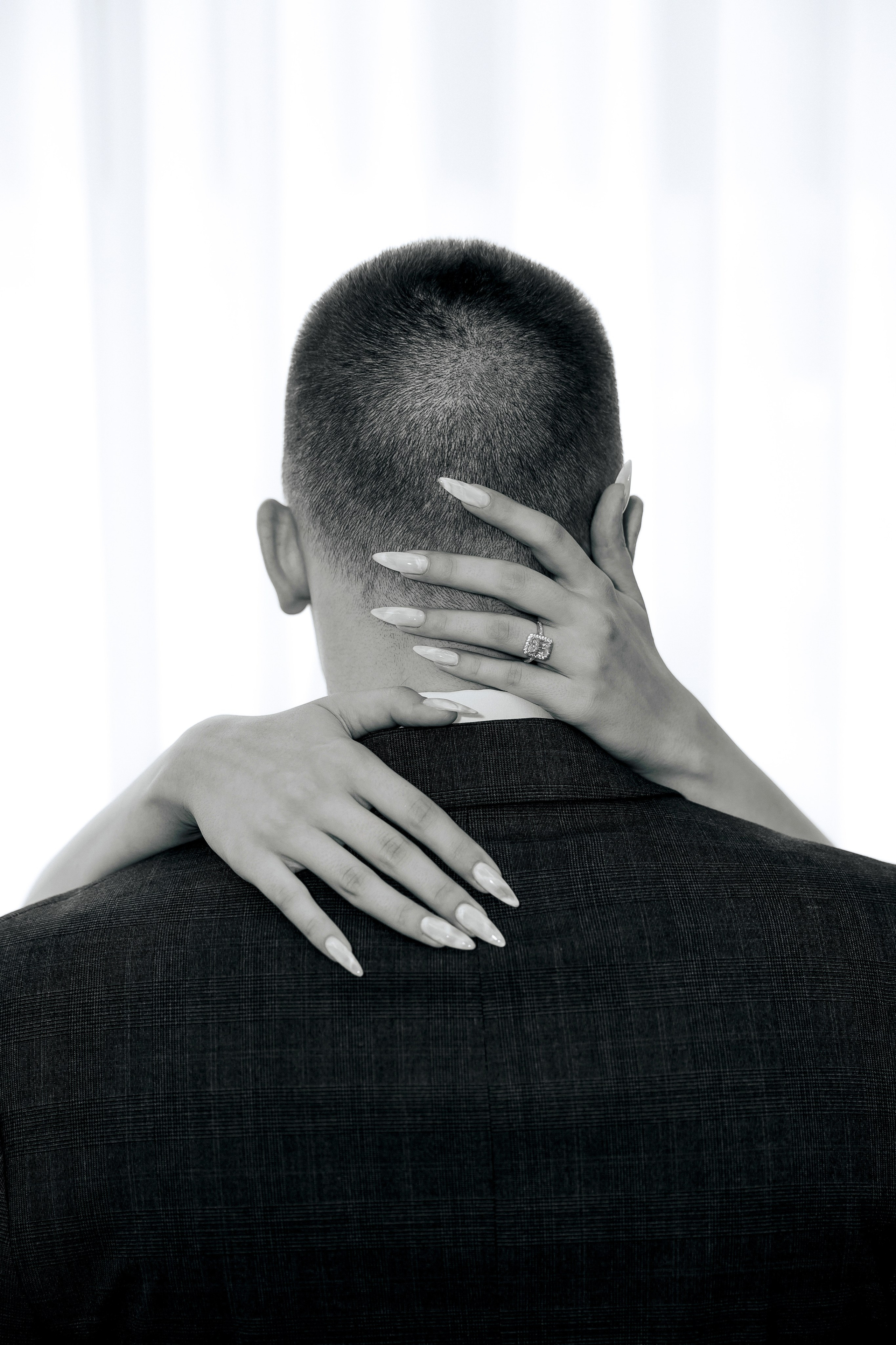 Белый лист. Александр Антонов. Профессиональный свадебный, репортажный фотограф в Москве, Подольске. Фото+Видео на любой праздник