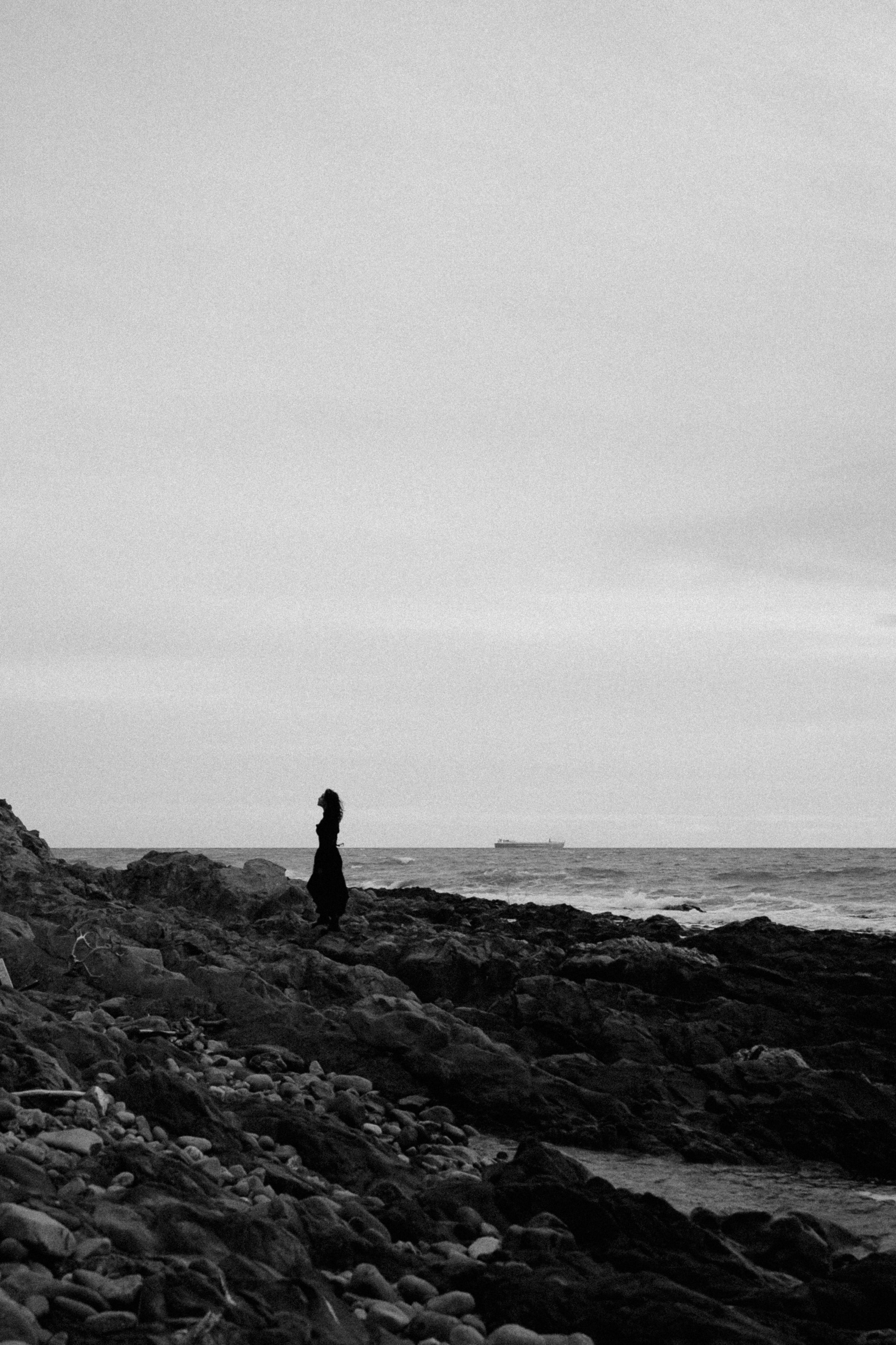 Съёмка у моря с оленьими рогами