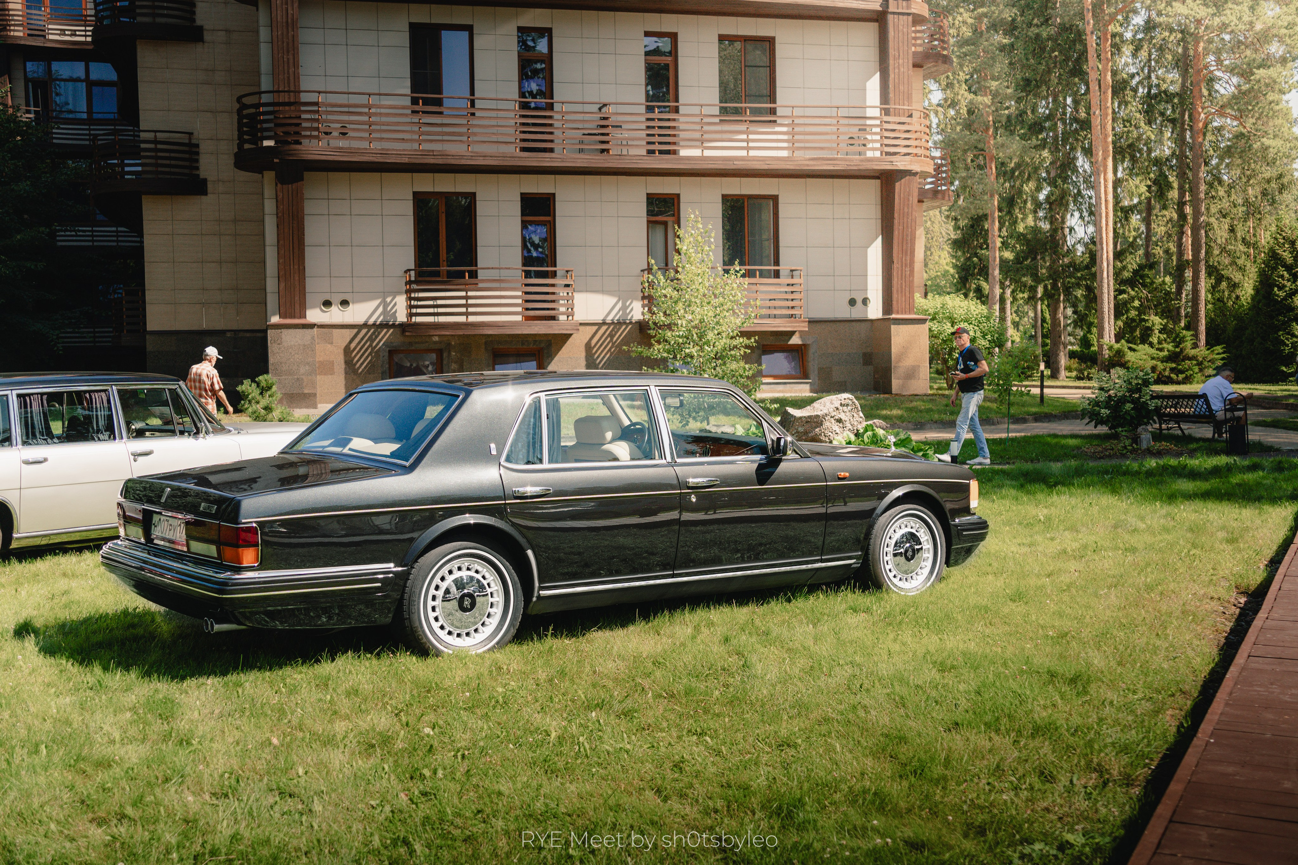 Масштабный летний фестиваль RYE Meet — встреча клуба любителей автомобилей старше 25-лет. Автомобильный фотограф Антон Цырулев