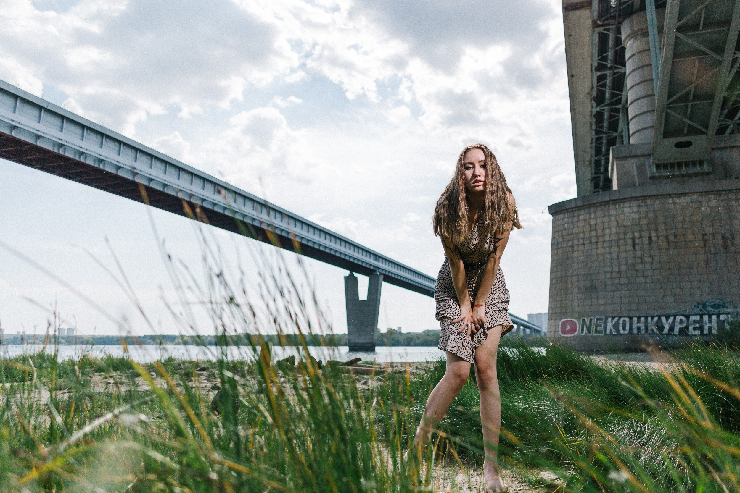 Яркая летняя съёмка на улице в Новосибирске. Портретный и репортажный фотограф. Мыльников Илья