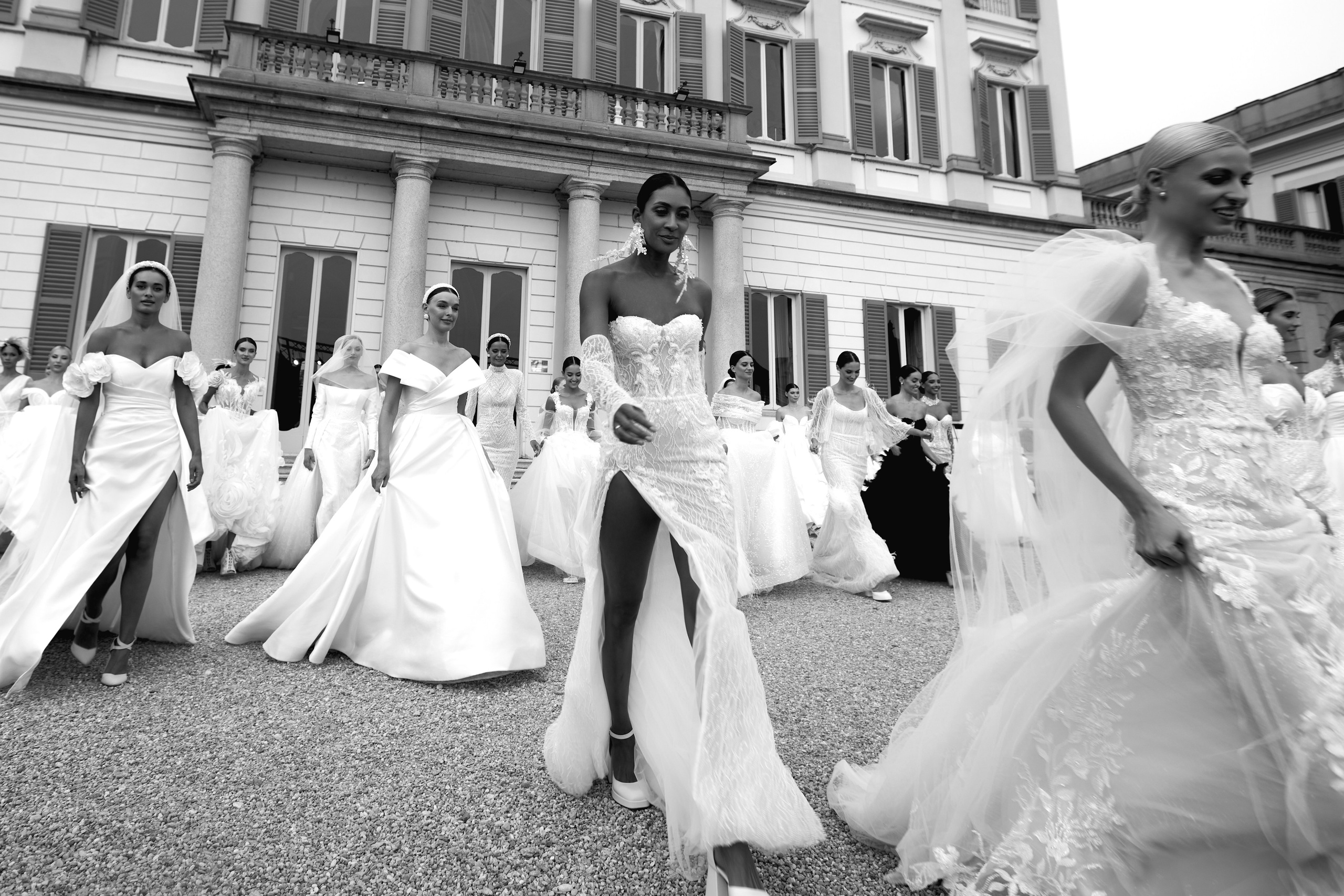White Wedding Platform Runaway 2023 Milano. Photographer & Videographer in Barcelona