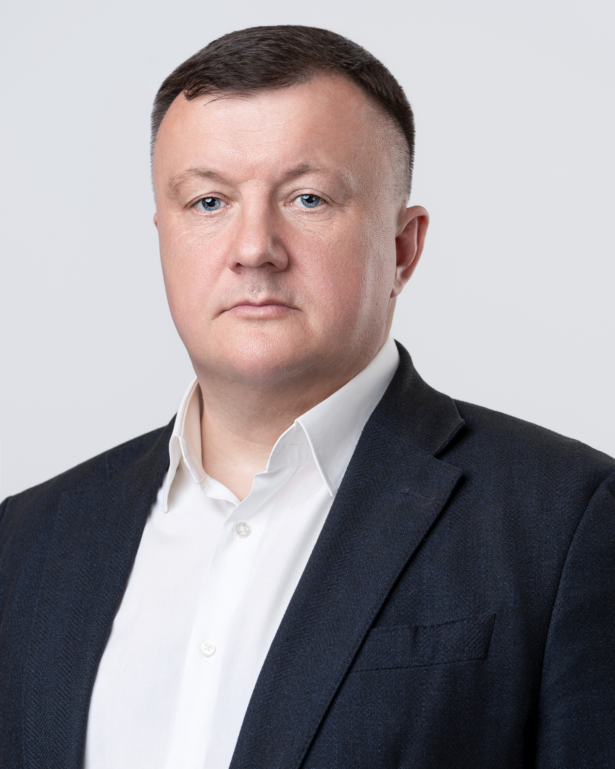 ДЕЛОВОЙ СТУДИЙНЫЙ ПОРТРЕТ. Антон Тимошевский, профессиональный портретный фотограф в Москве и Орле