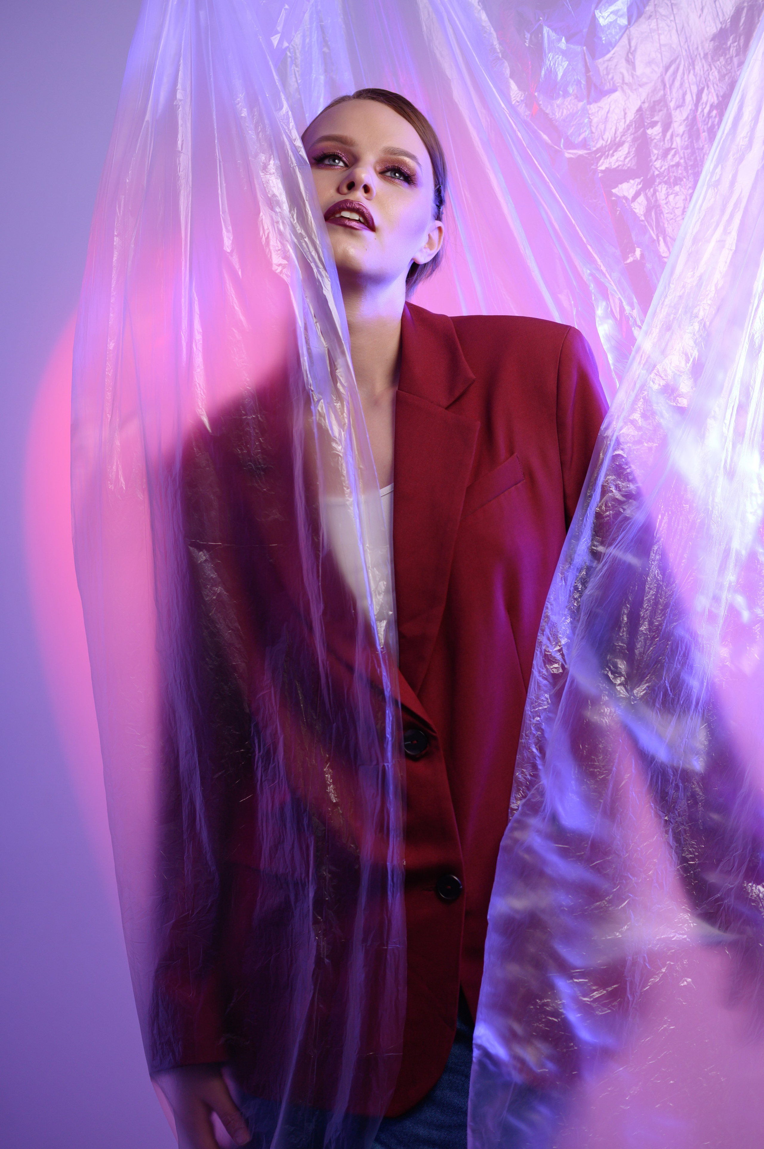 Фотосессия с полиэтиленовой плёнкой в студии