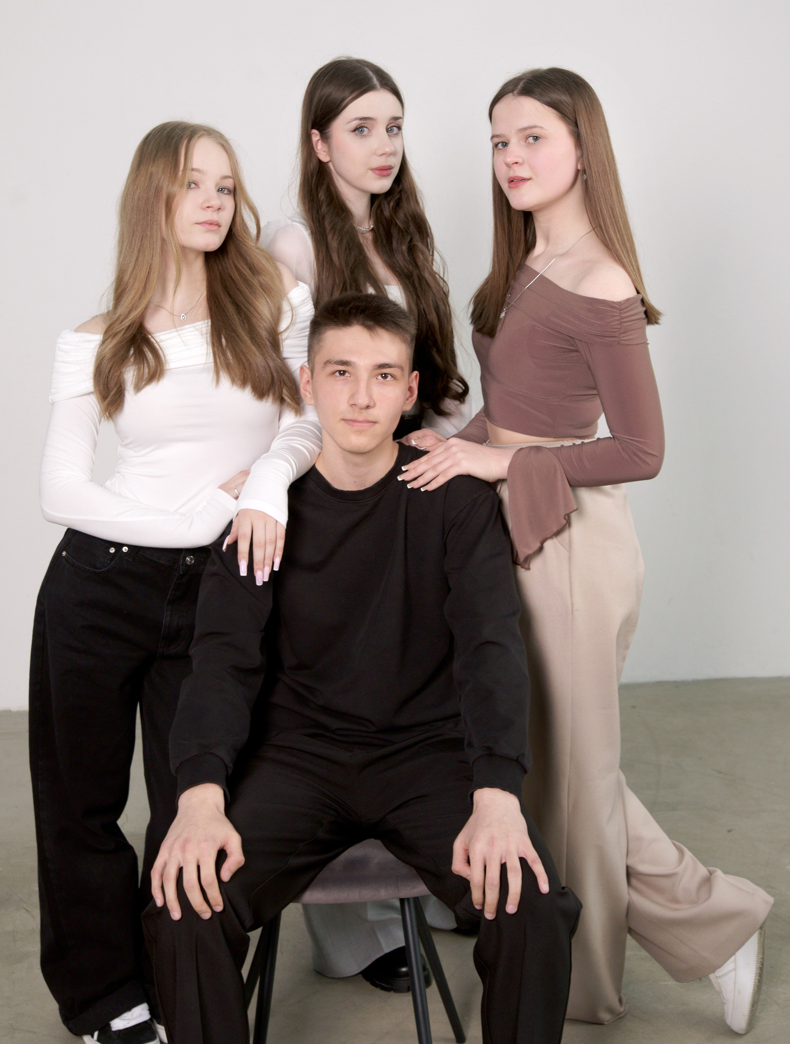 Студийная фотосессия выпускников 9,11 классов в Иркутске