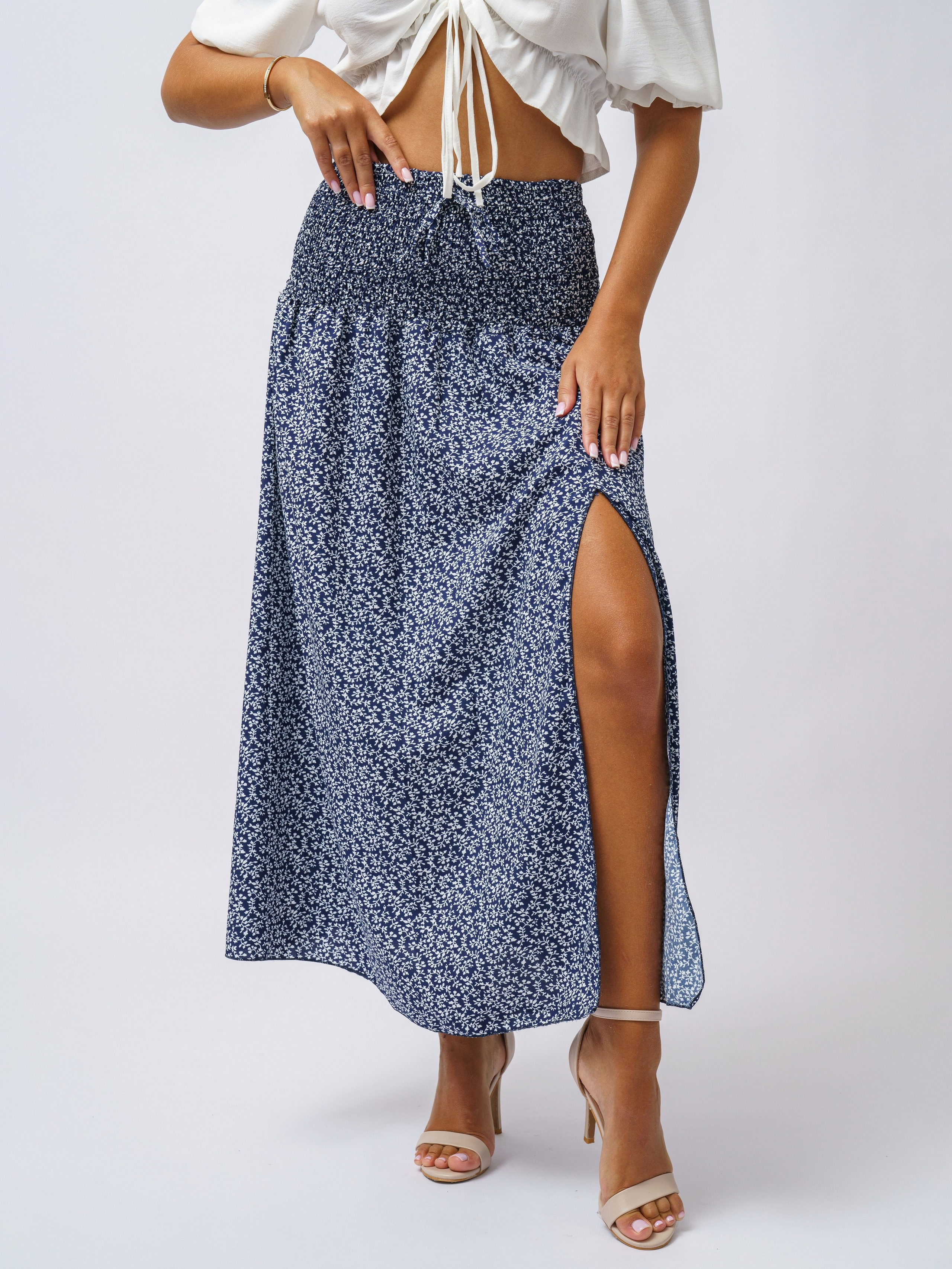 Юбки, модель Юлия. KED Production — продакшн из СПб. Создаём фото, видео и контент, который помогает брендам и селлерам продавать больше