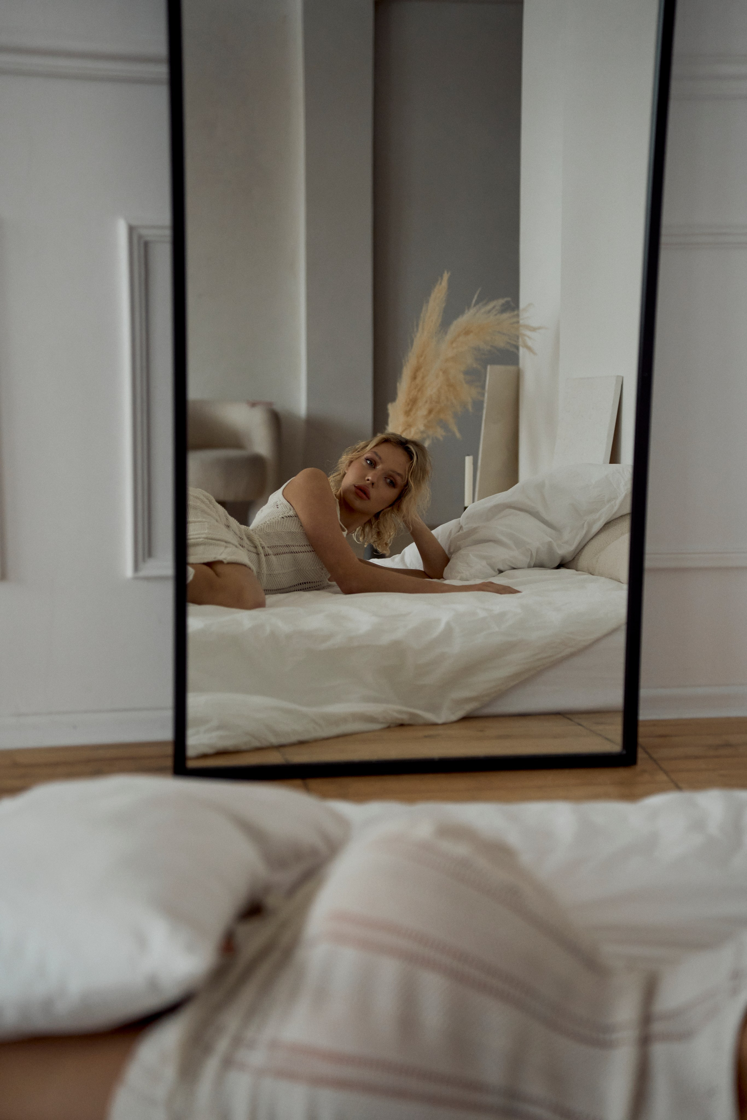 KOMNATA 108 × 9:04 PM. Студийный фотограф в Екатеринбурге Бшари Заана