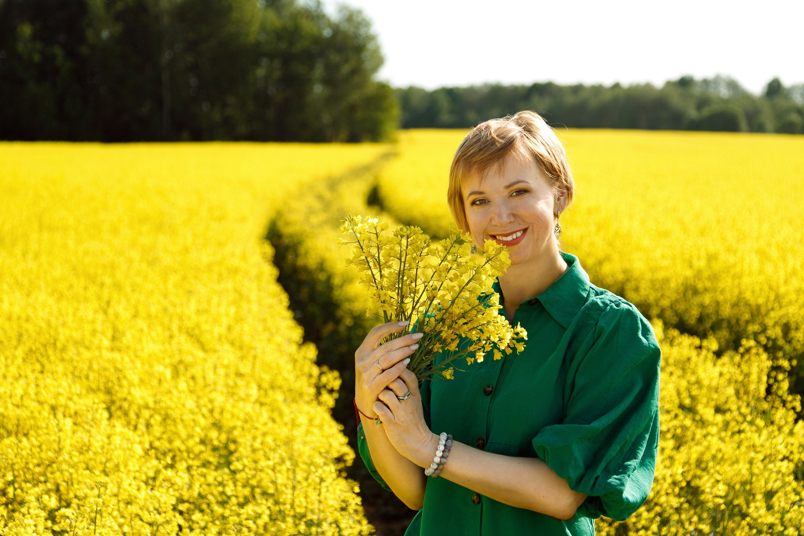 Фотосессия в рапсовом поле