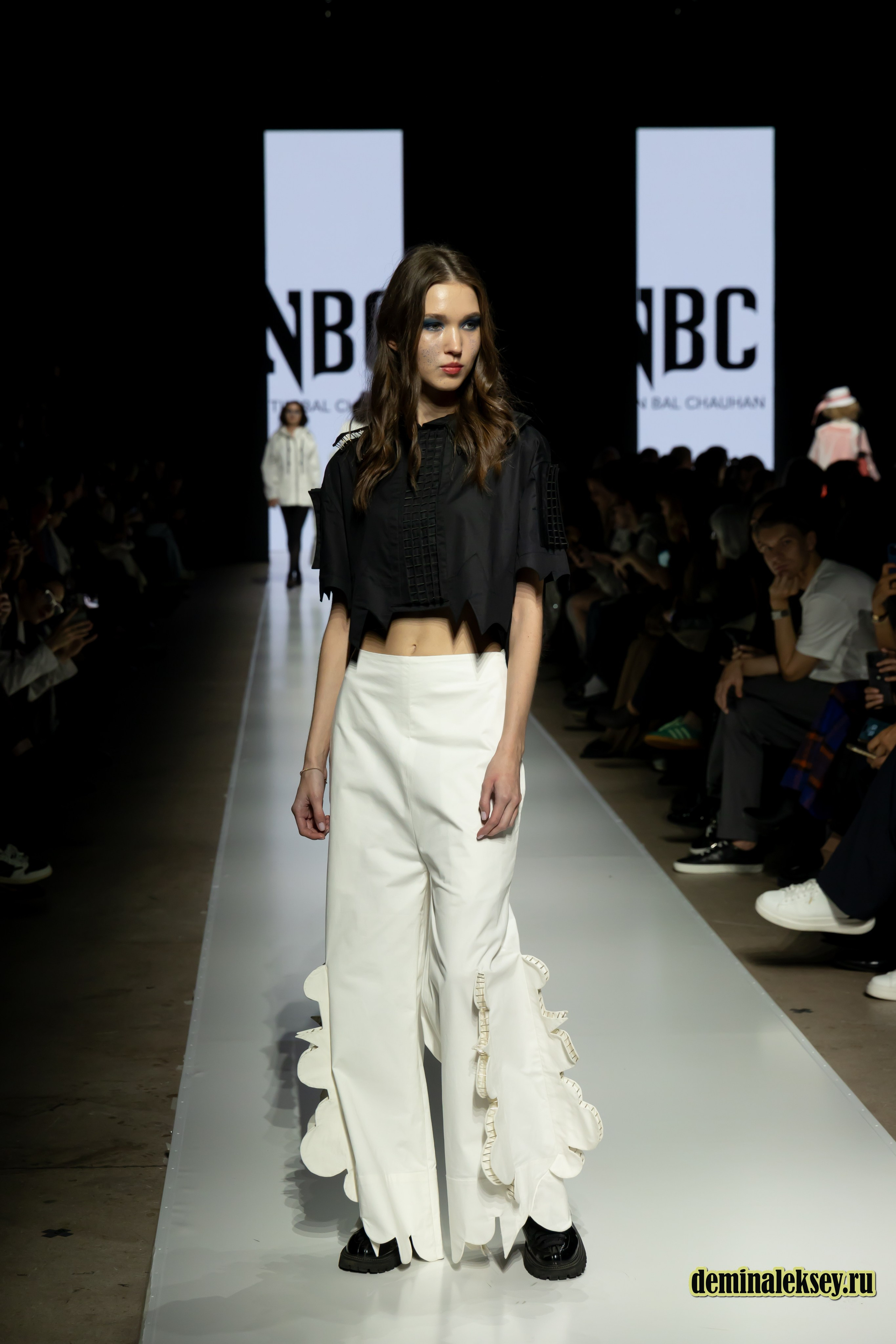 Московская неделя моды 2024 9 октября дизайнер NITIN BAL CHAHUAN presented by Fashion Design Council of India. Репортажный, семейный и студийный фотограф в Москве Демин Алексей