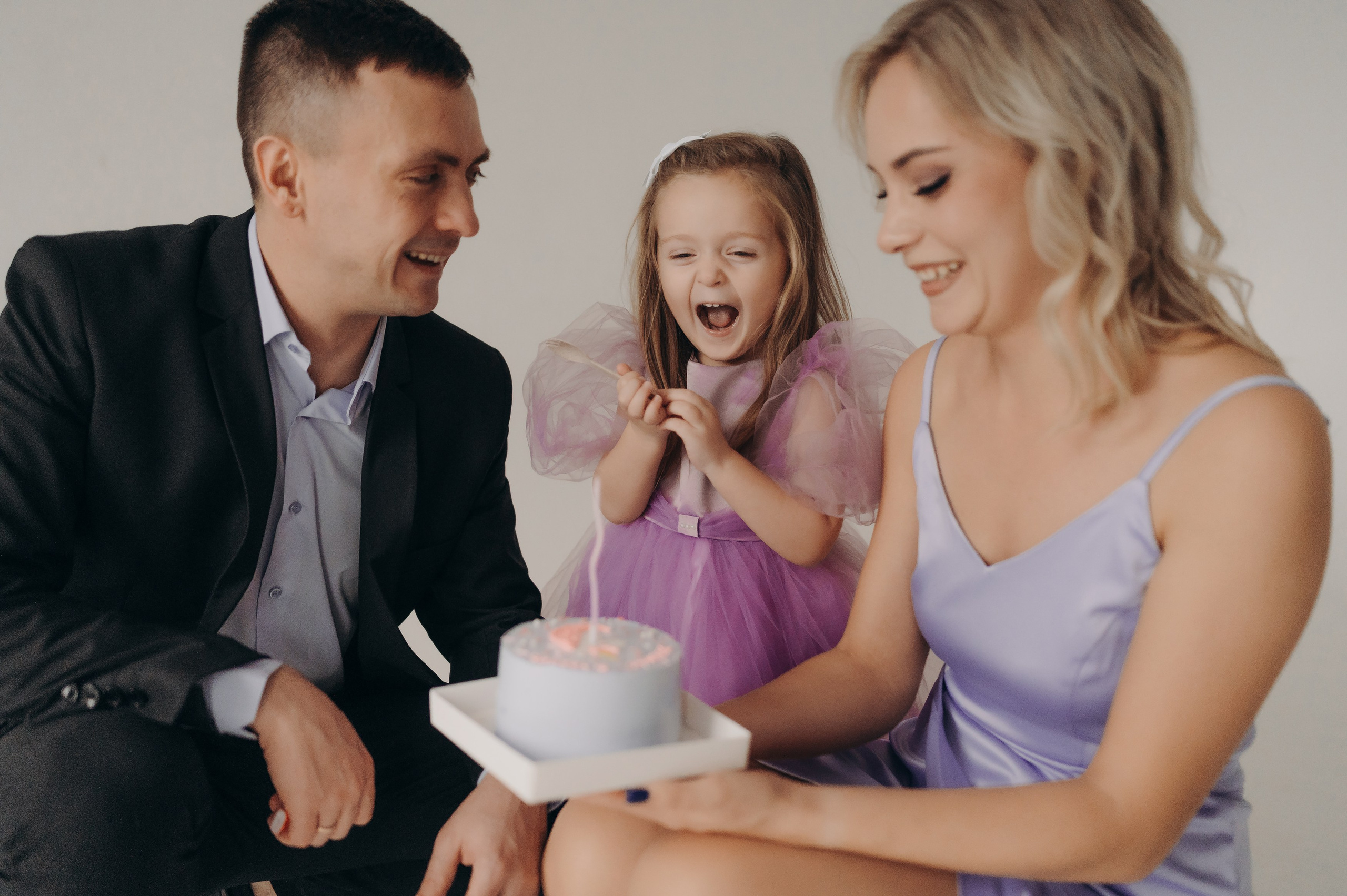 Мама, папа, я и тортик. Главная