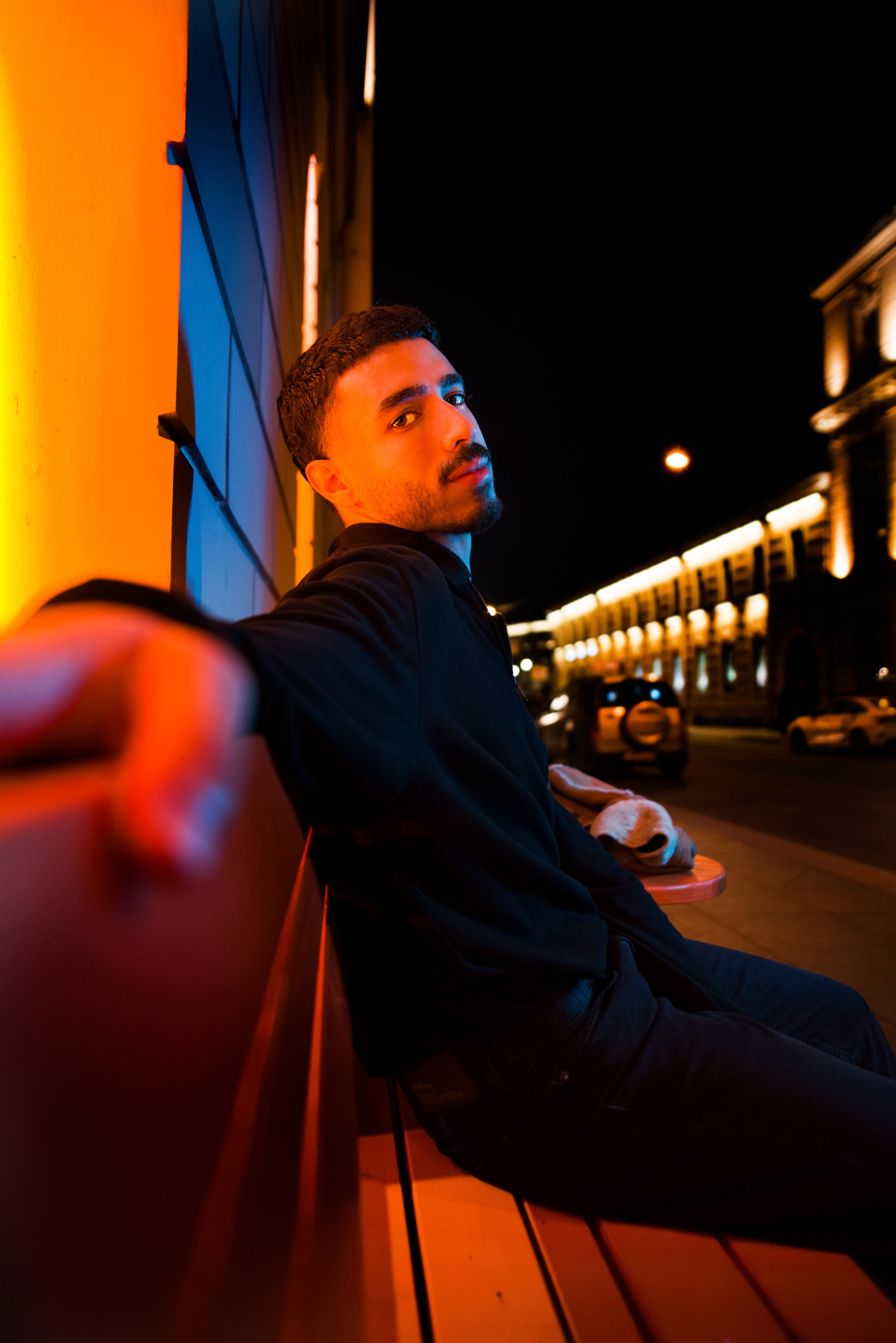 Зинадин. Уличная фотосессия с цветным светом