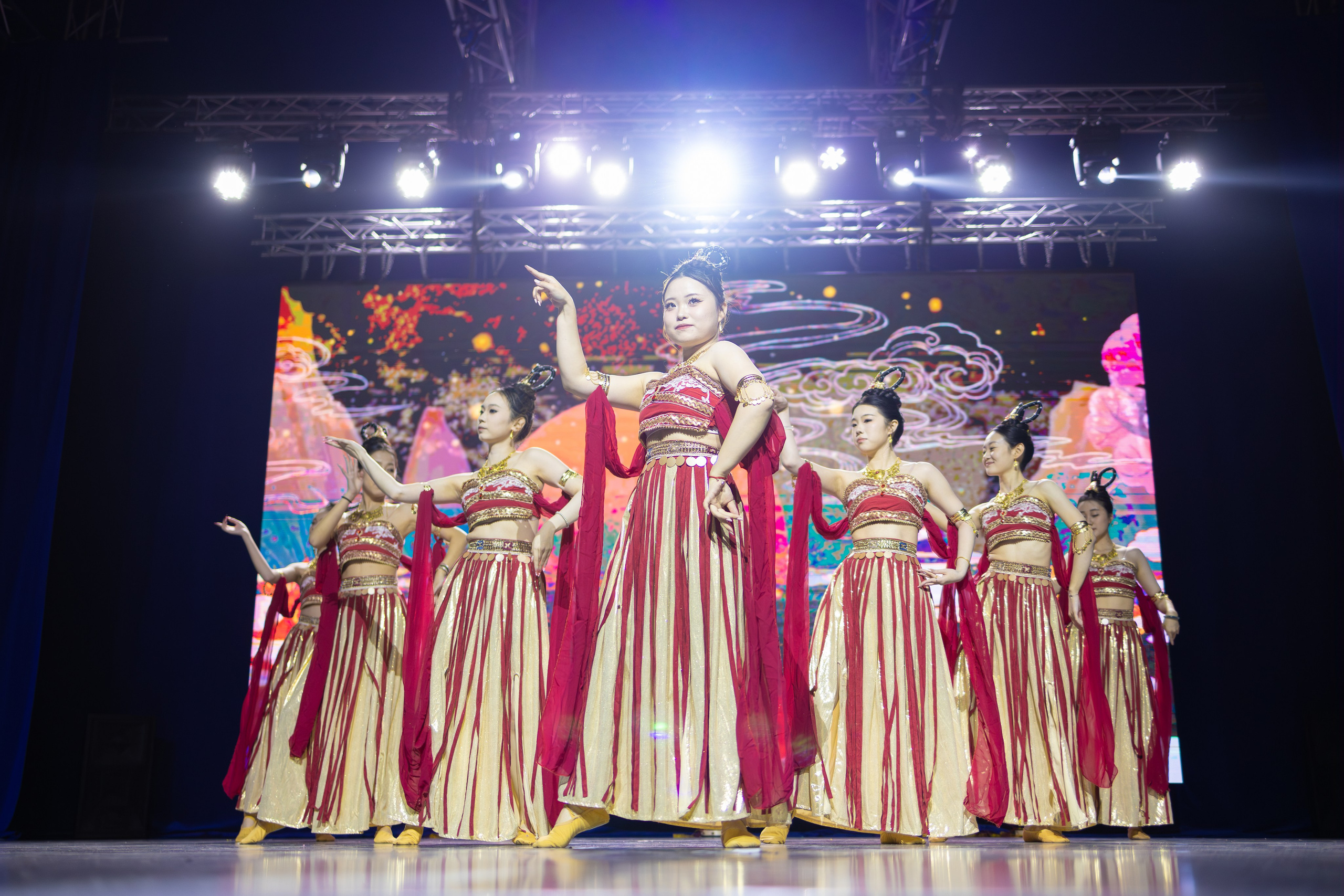 День международного студенческого единства в ДВФУ. Олег Катакинов| Репортажный фотограф в городе у моря (Владивосток)