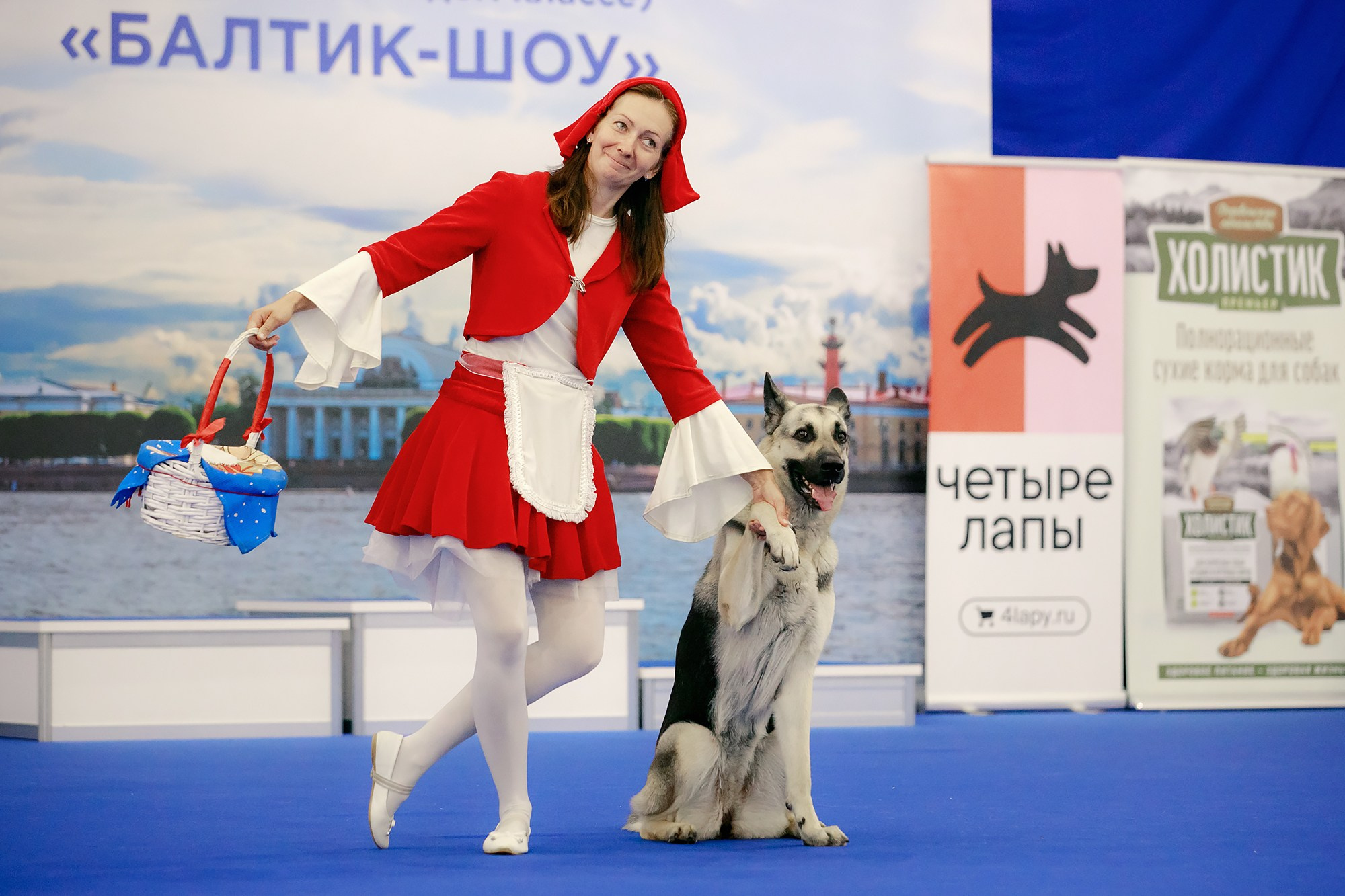 Танцы на выставке «Зоошоу», СПб. Фотограф-анималист Mary Mart — Москва, Питер