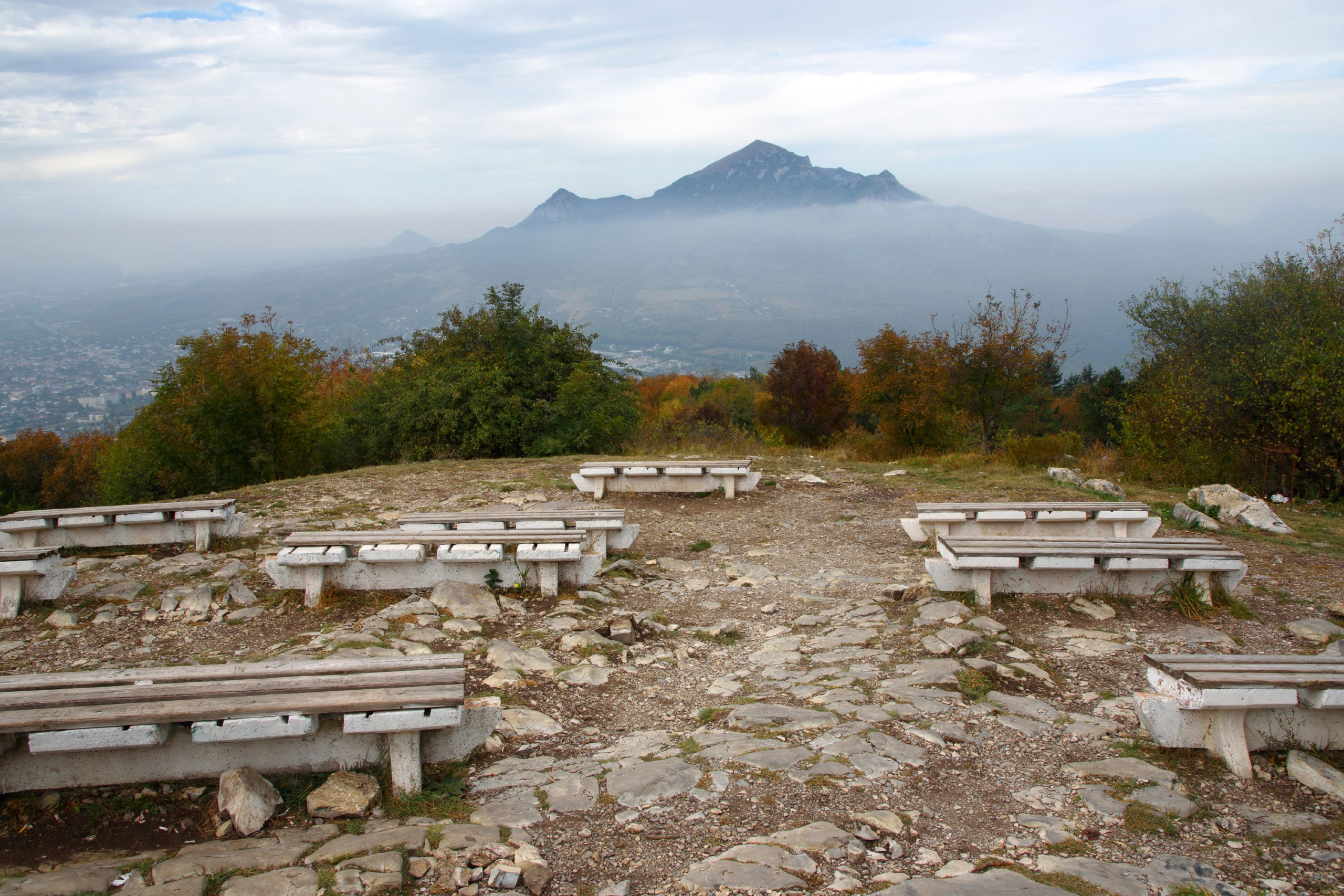 Вид на гору Бештау в Тумане