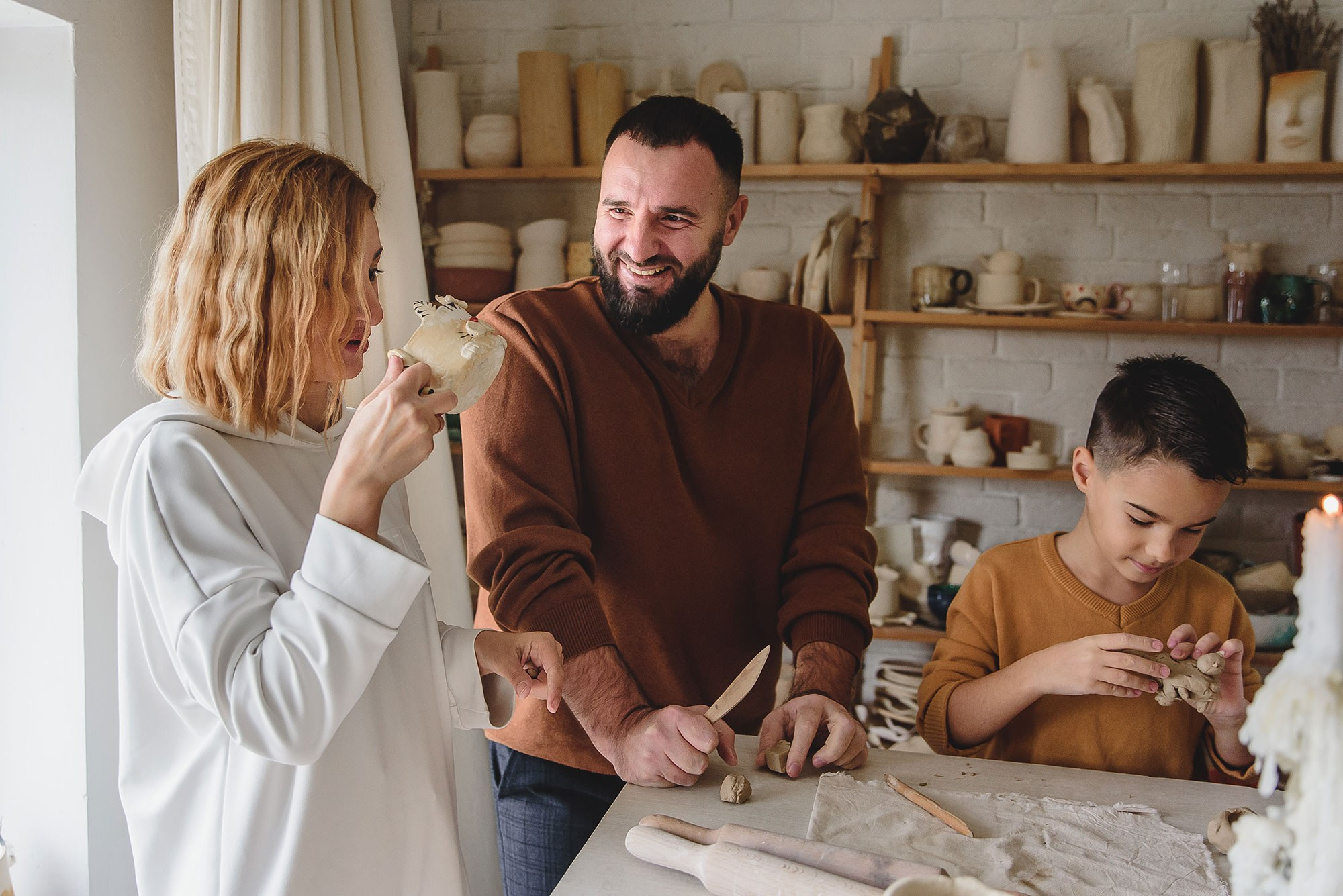 семейная фотосессия в Крыму, семейный фотограф Ольга Юзюк, семейная фотосессия в студии, семейная фотосессия в гончарной, семейная фотосессия лайфстайл, семейный фотограф в крыму