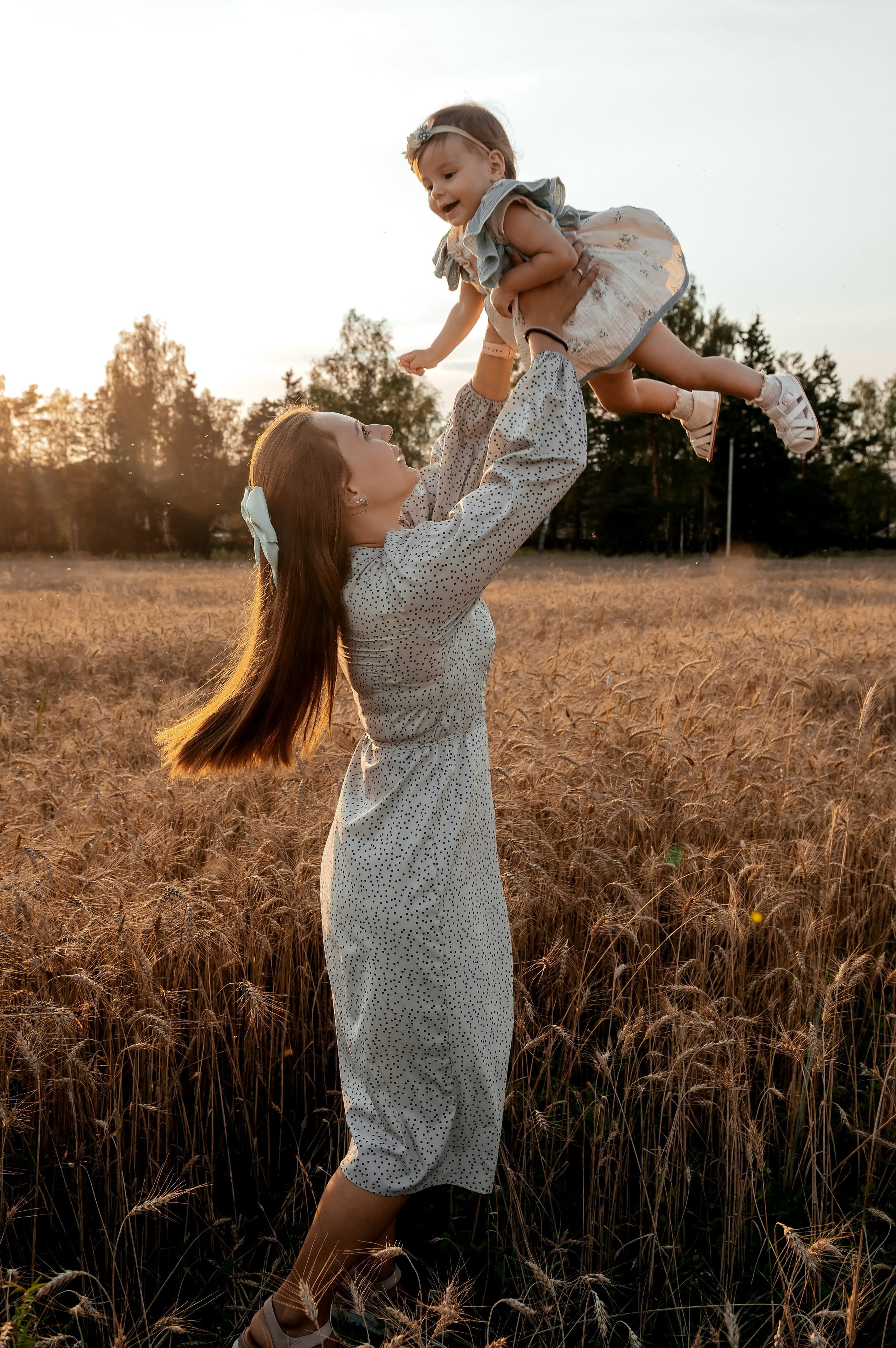 Оля, пшеничное поле в Протасово. Свадебный и семейный фотограф Виктория Носачёва. Щелково, Москва и МО