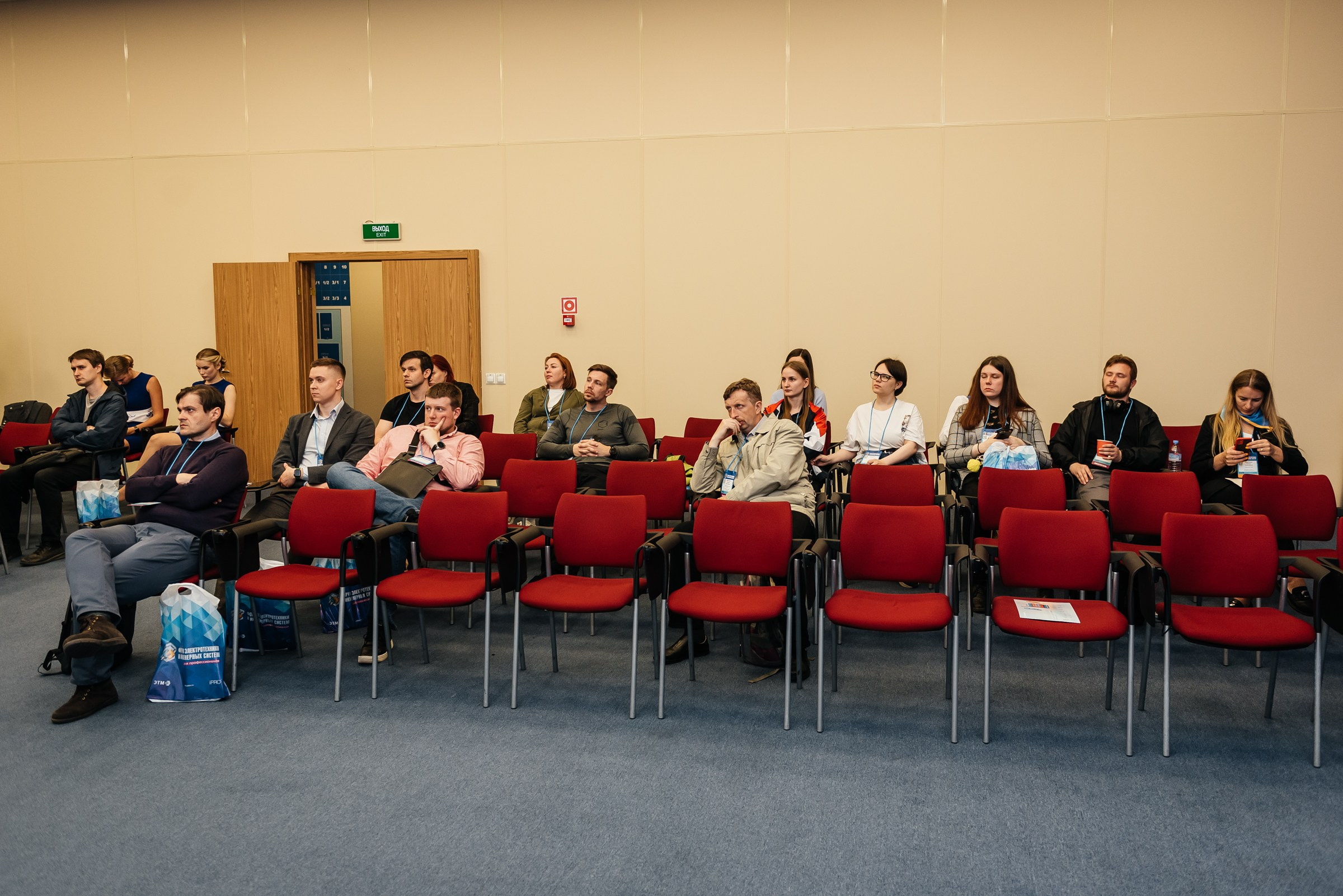 Репортажная съёмка на форуме ЭТМ. Свадебный фотограф в Санкт-Петербурге Венера Ахметова