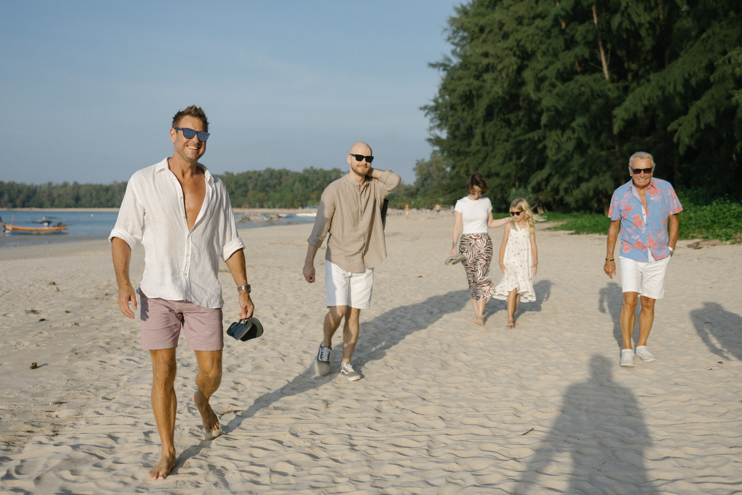 Family photoshoot in Phuket, Thailand. Fedor Lemeshko — Destination Wedding and Family Lifestyle photographer