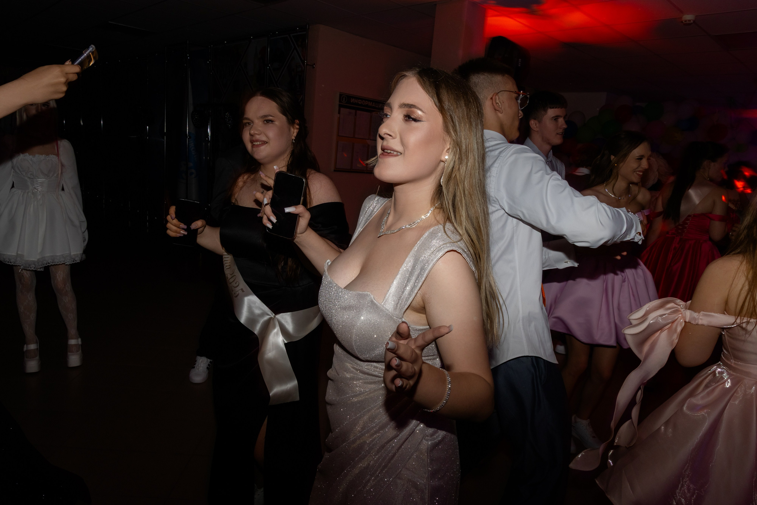 Школьный выпускной 2025 год в Минске, Беларуси. Свадебный фотограф в Минске/Беларуси Сергей Спиридонов