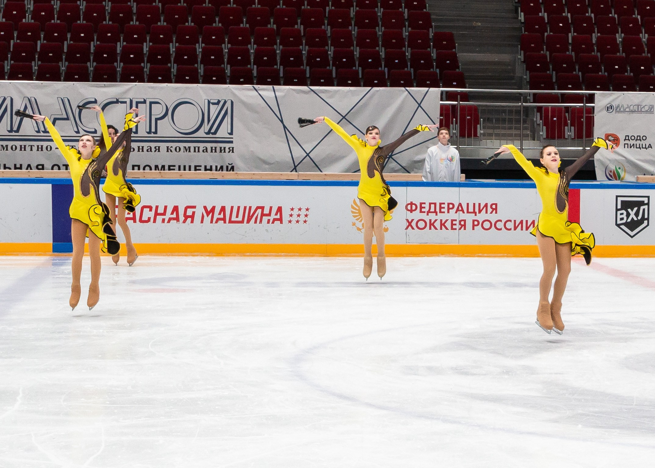 VII Ежегодный фестиваль массовых танцев на льду и фигурного катания «Петровский лёд» Санкт-Петербург 2024. Репортажный фотограф в Москве