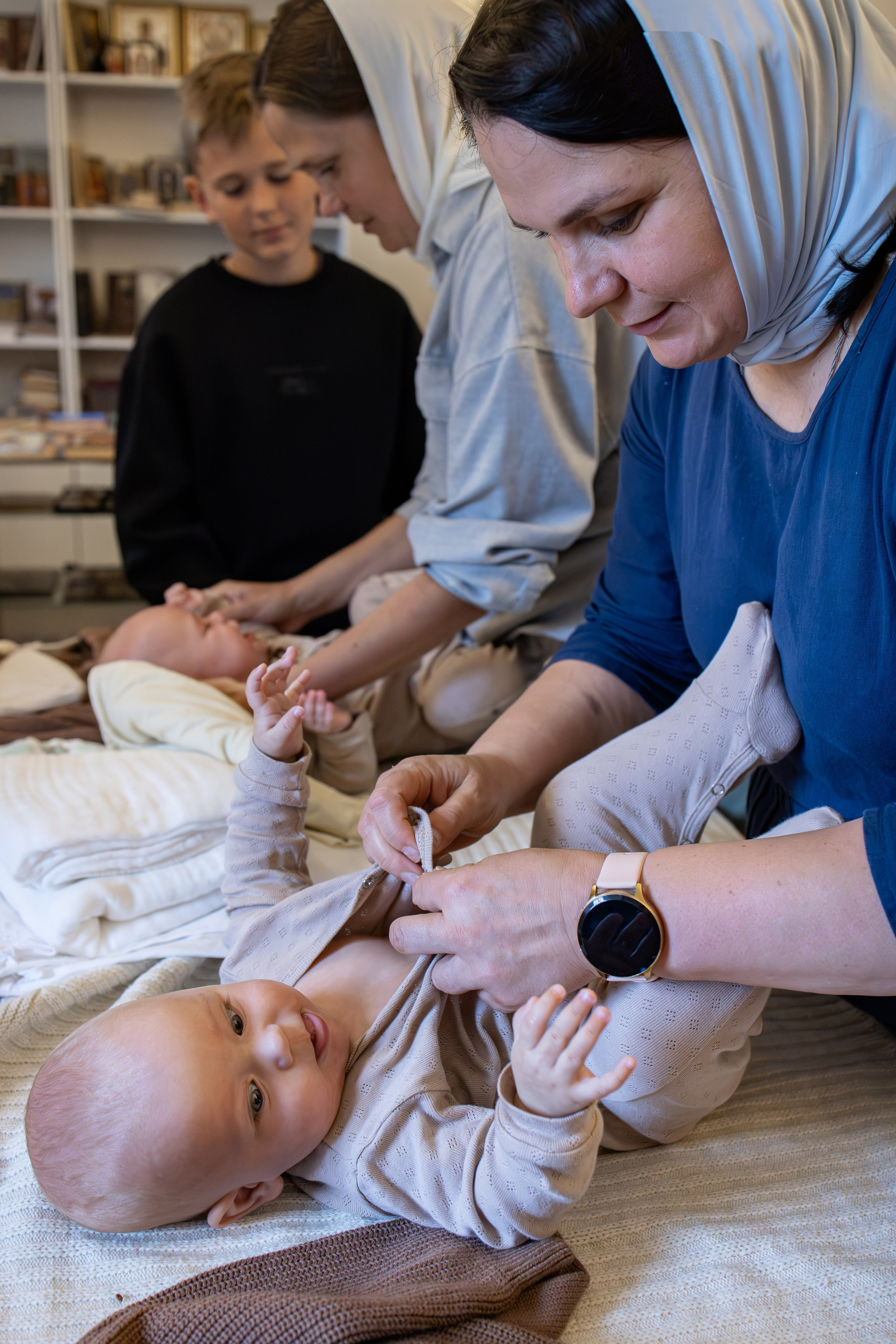 Таинство Крещения малышей в в храме Воскресения Христова, с. Трубино (Калужская обл.). Надежда Стар семейный и церковный фотограф в Жукове и Калужской области