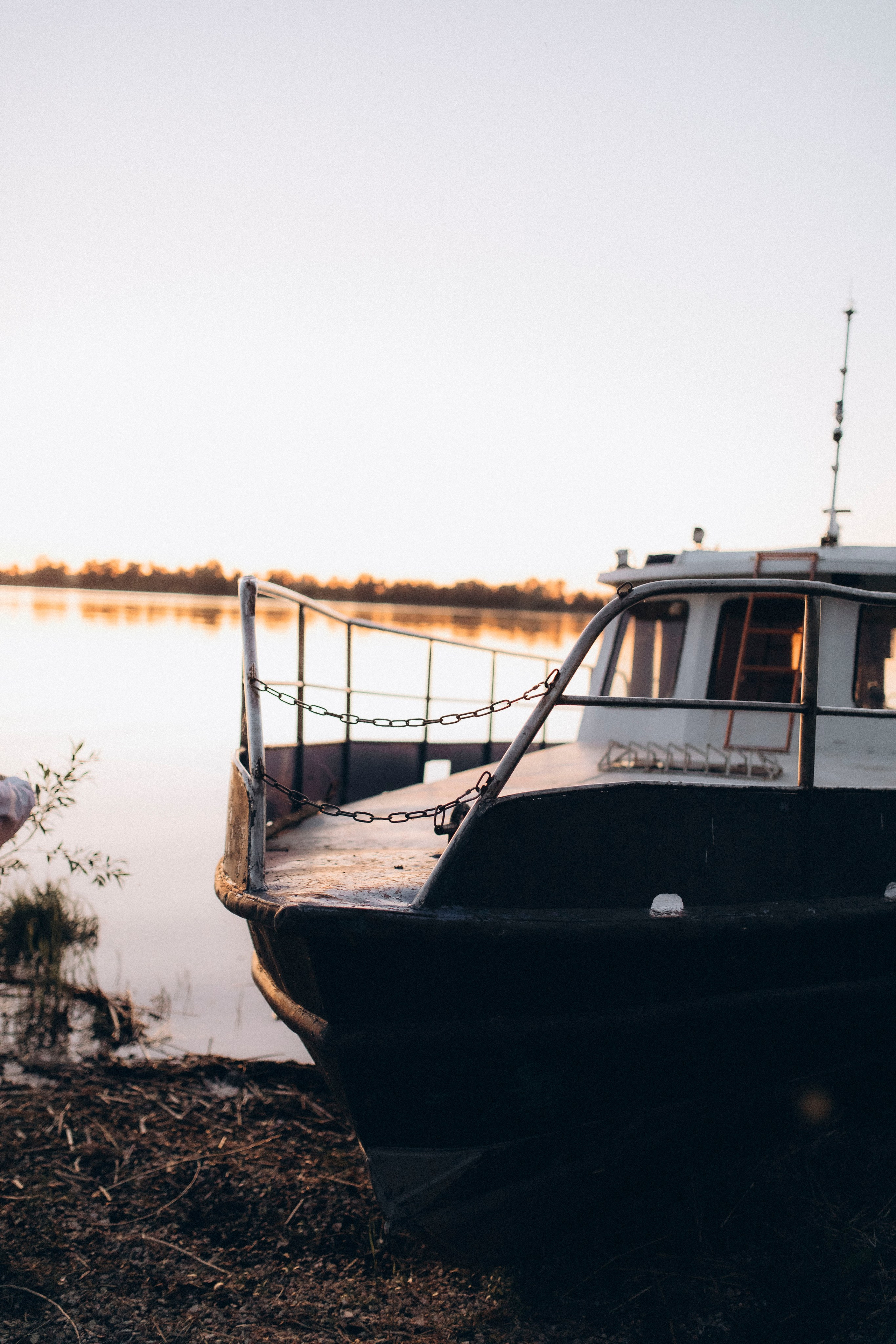 Тайны старого катера…. Фотограф Юлия Хакимова / Казань/ Чистополь
