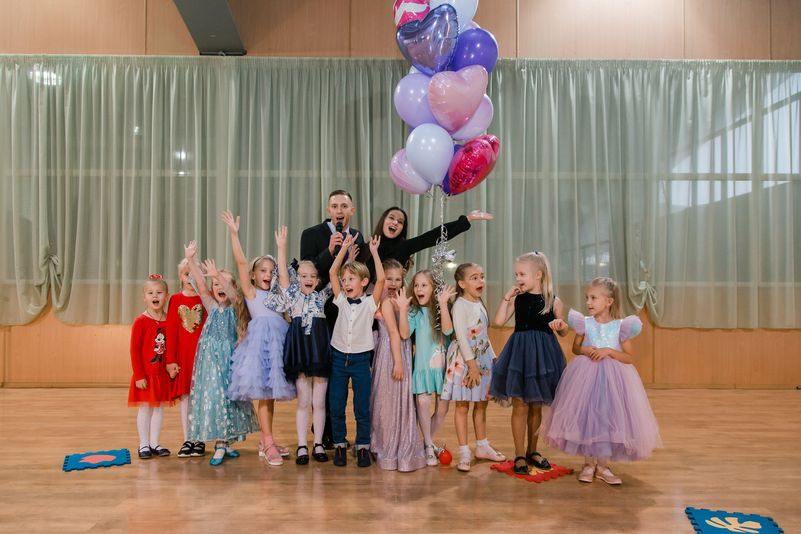 Фотосъемка детского дня рожденья. Видеосъемка и фотосъемка свадеб. Фотограф и оператор на свадьбу. Видеосъемка подкастов, собственная видео-фотостудии. Предметная фотосъемка