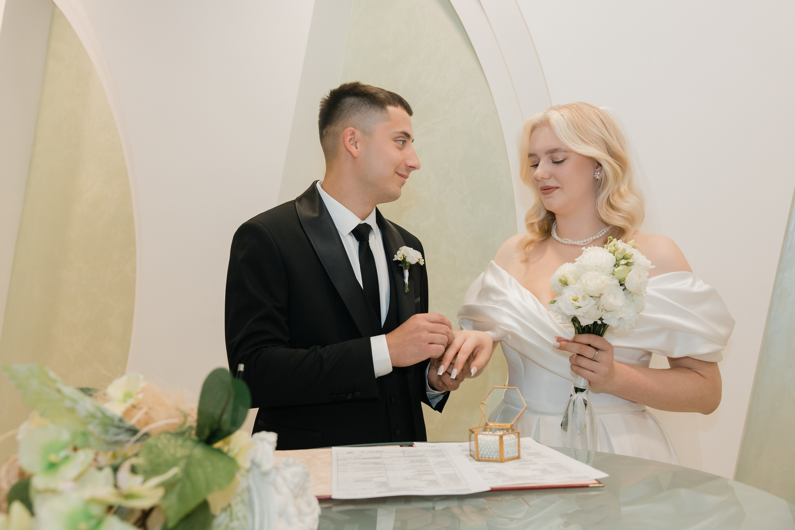 Отдел ЗАГС Администрации Первомайского района. Видеосъемка и фотосъемка свадеб. Фотограф и оператор на свадьбу. Видеосъемка подкастов, собственная видео-фотостудии. Предметная фотосъемка