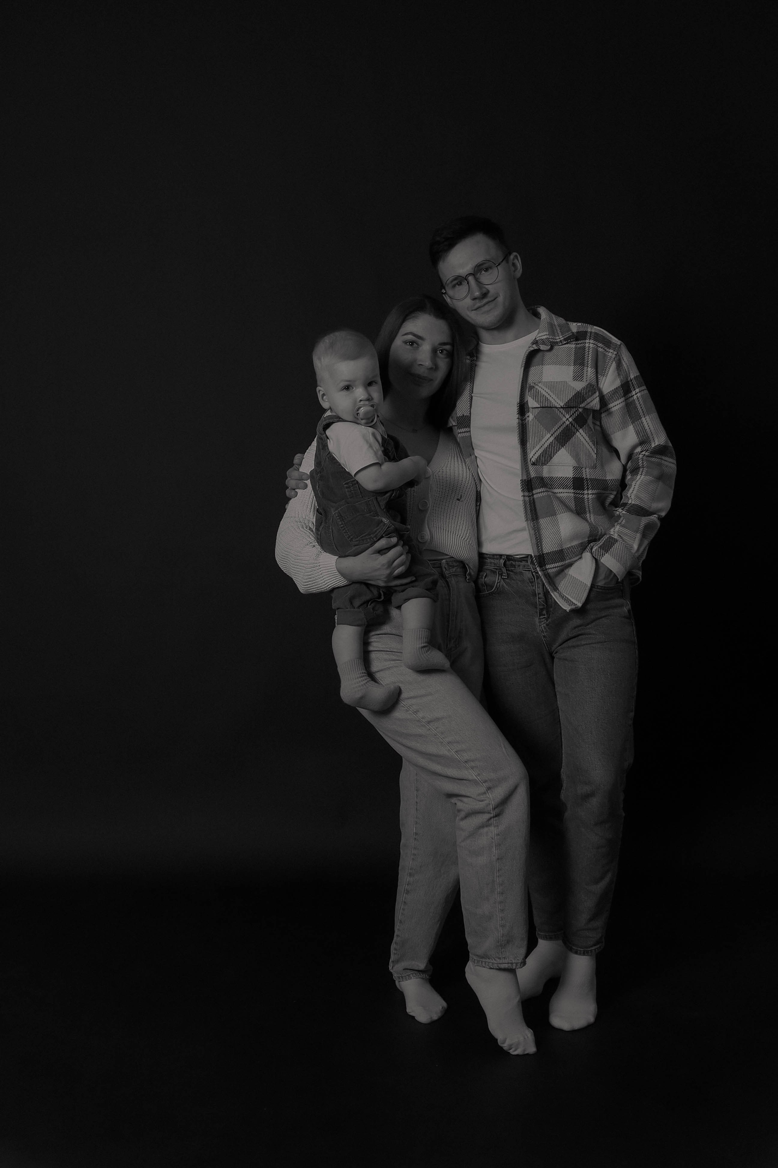 Черный фон ЧБ. Фотостудия без фотографа в Мозыре «Селфи»