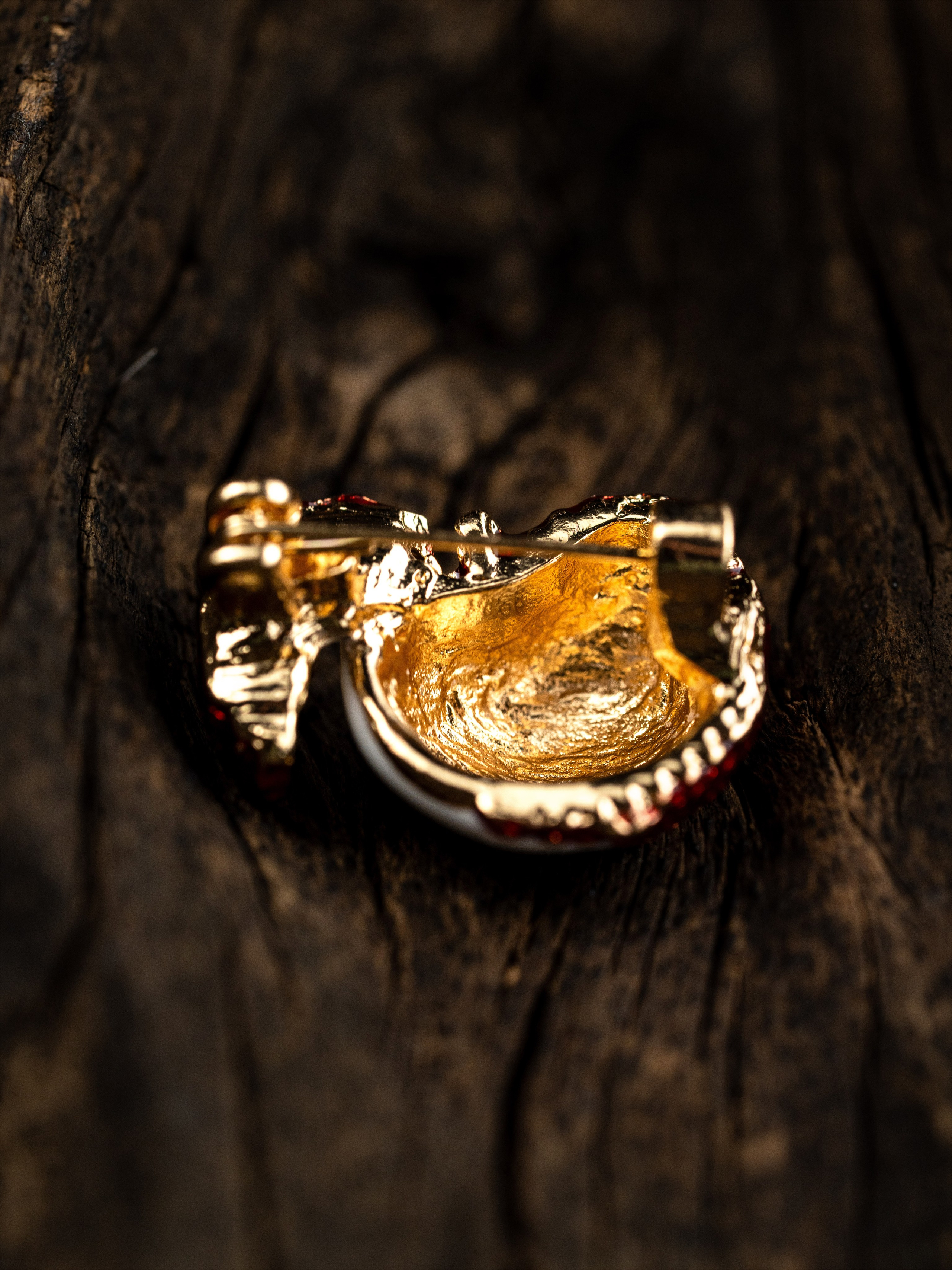 Броши, предметная съемка, съемка для маркетплейсов, товарная съемка. Олейник Денис — предметный фотограф, фотограф для маркетплейсов в Казани