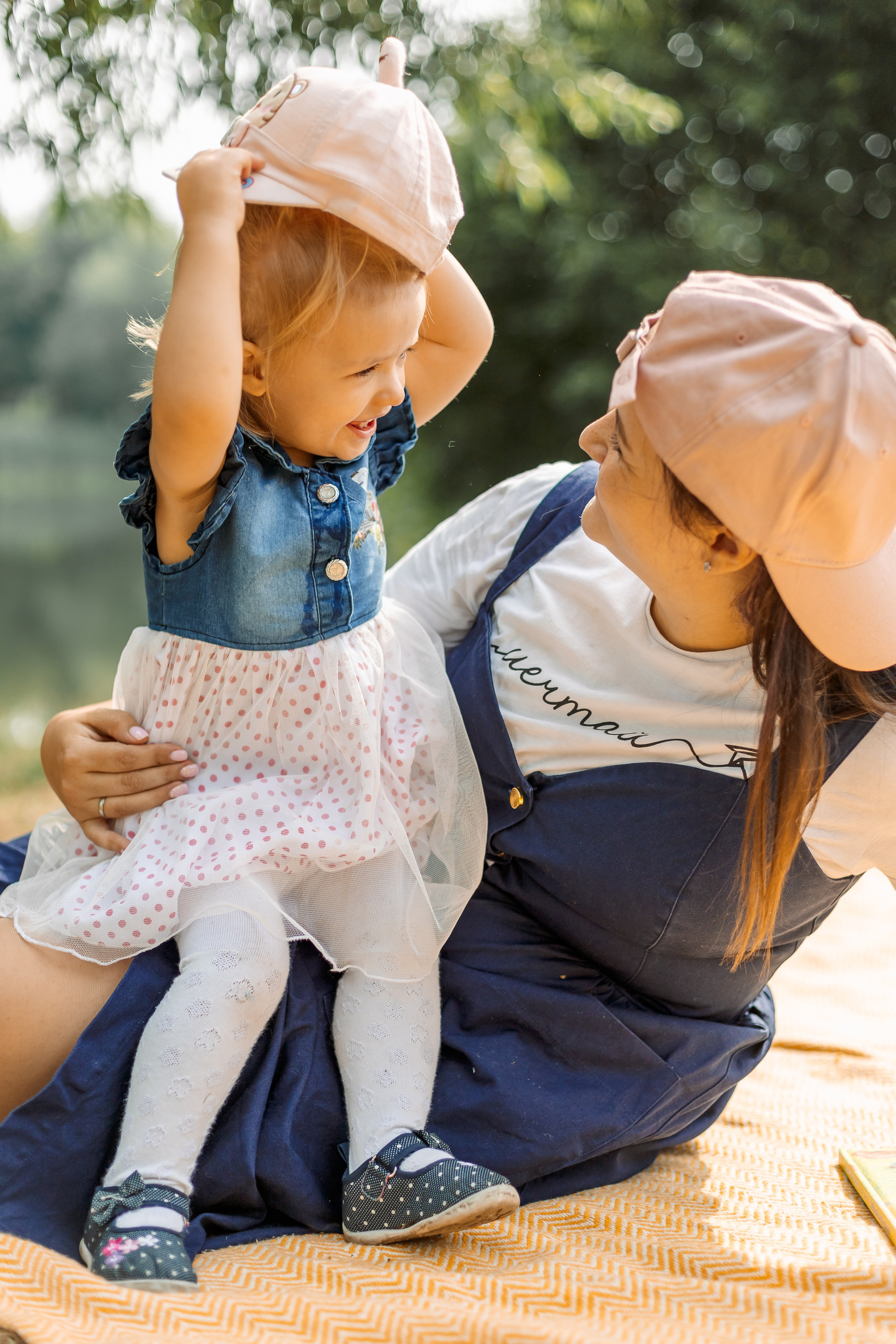 Мама и дочка прогулка в Наташинских прудах. Семейный Фотограф в Москве Евгения Симоненко