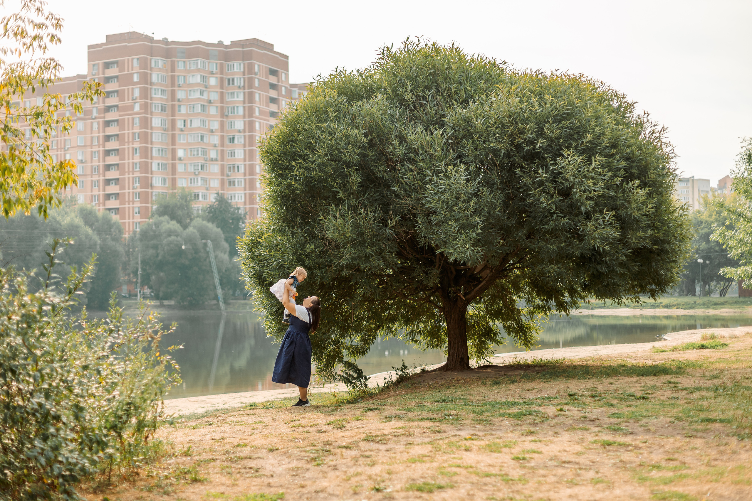 Мама и дочка прогулка в Наташинских прудах. Семейный Фотограф в Москве Евгения Симоненко