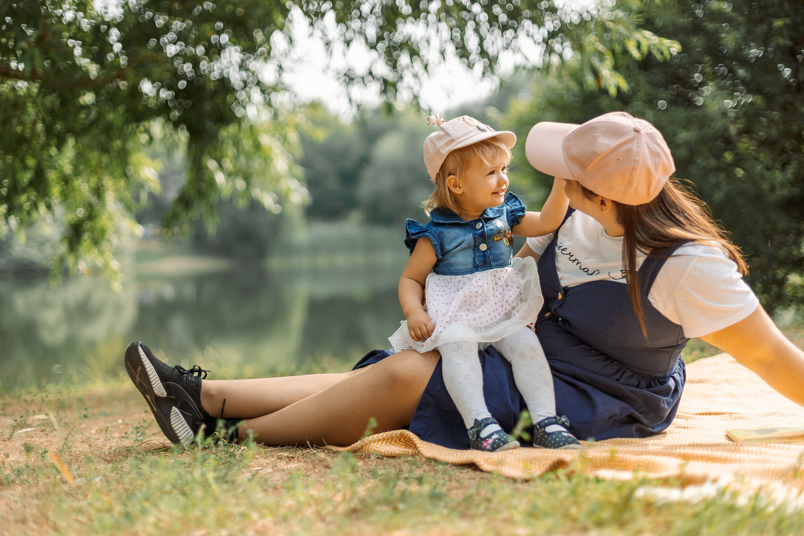 Мама и дочка прогулка в Наташинских прудах. Семейный Фотограф в Москве Евгения Симоненко