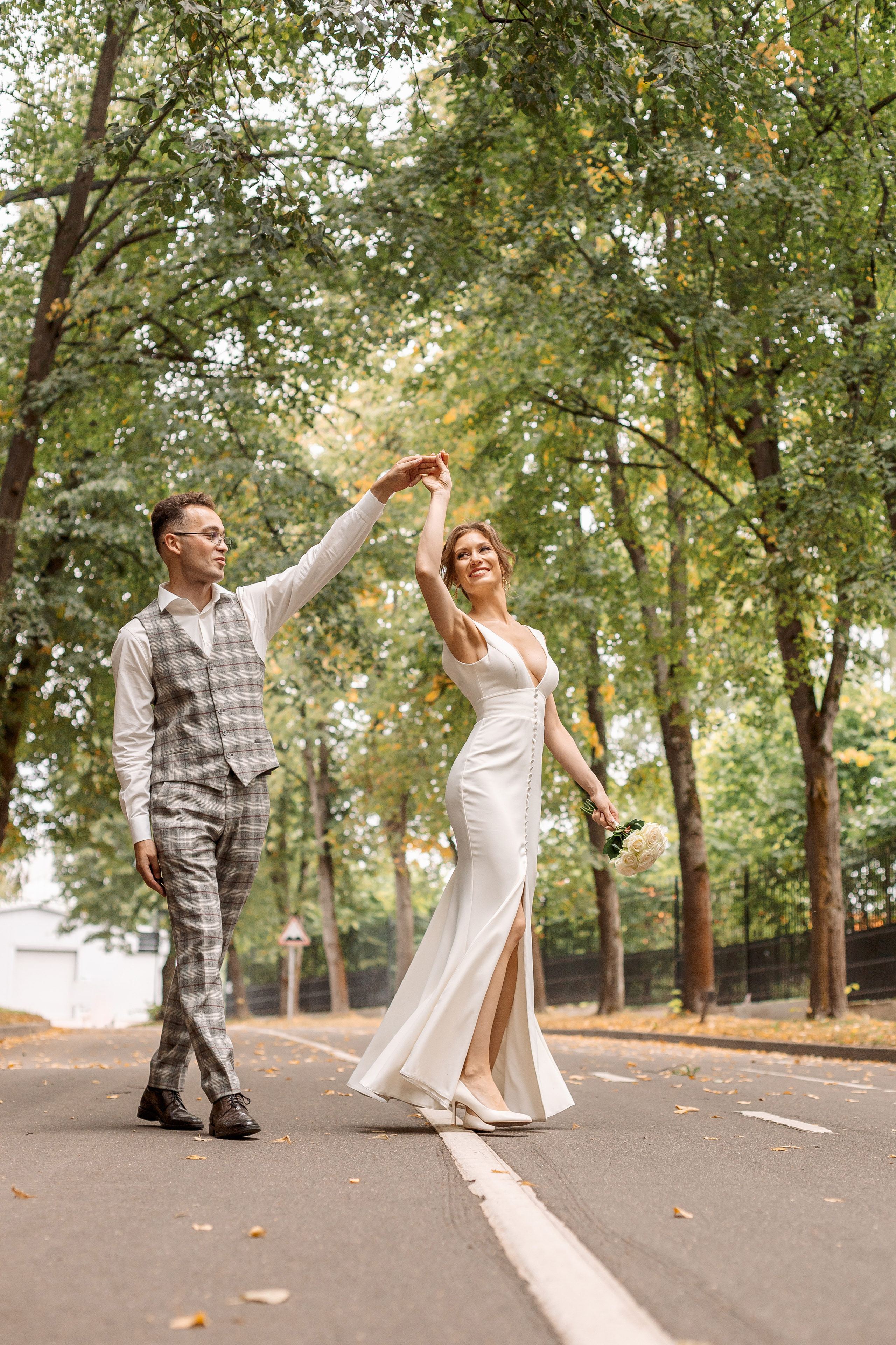 Фотопрогулка молодоженов