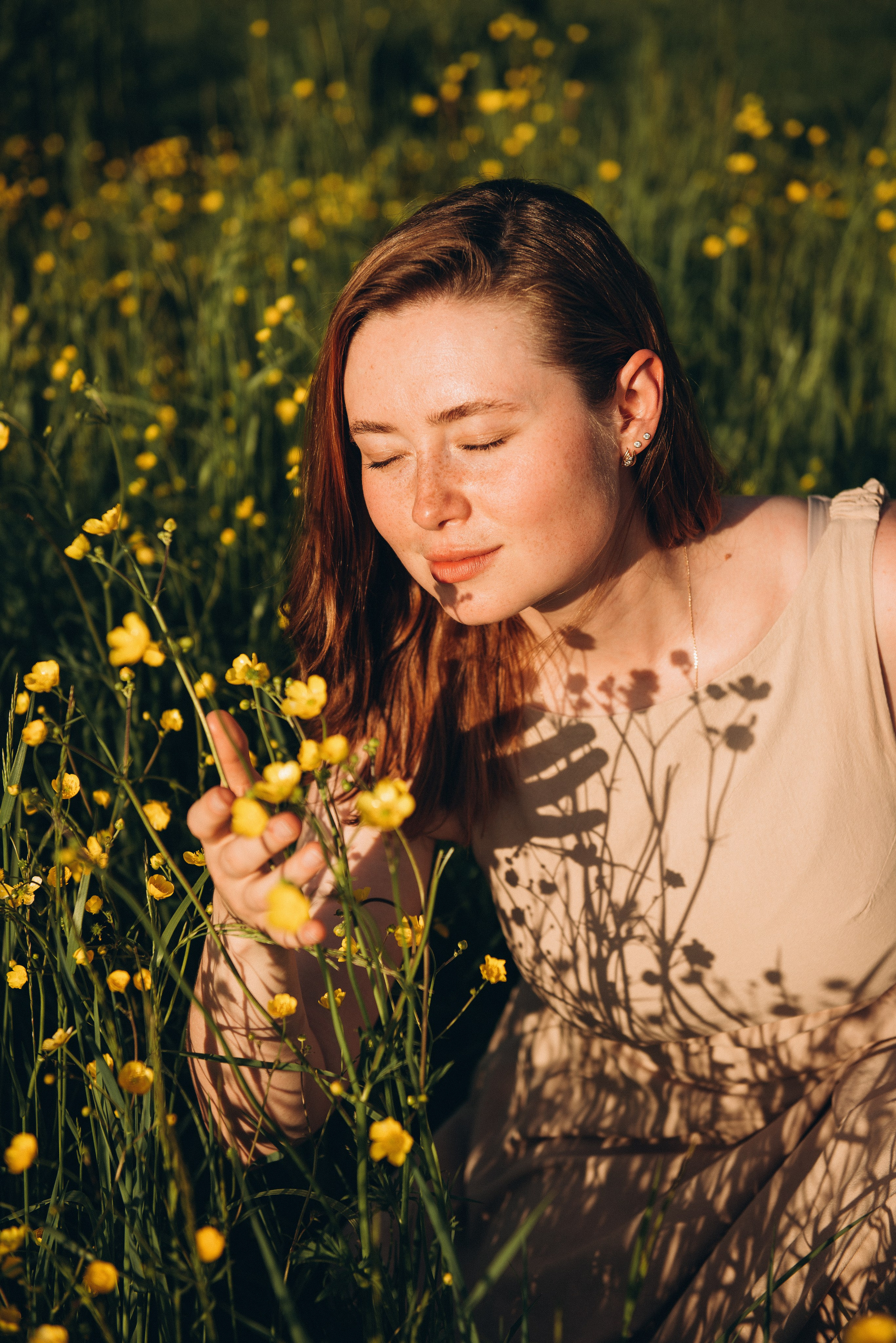 Маша в поле люпинов. Ирина Метелица фотограф на Шикотане