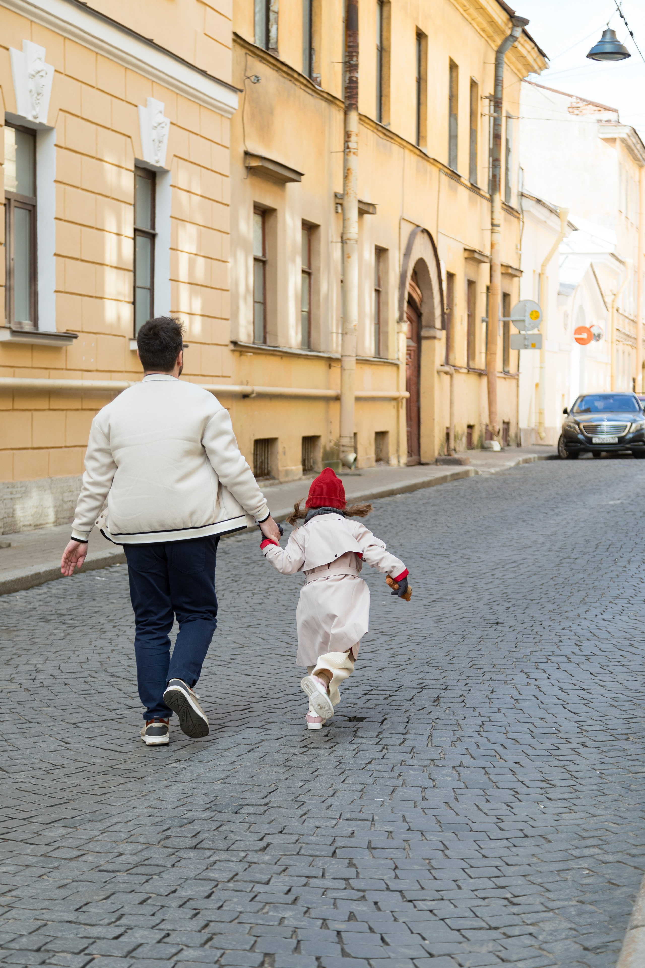 Весенняя фотопрогулка папы и дочки на Васильевском острове. Детский и контент фотограф Надя Волкова Санкт-Петербург